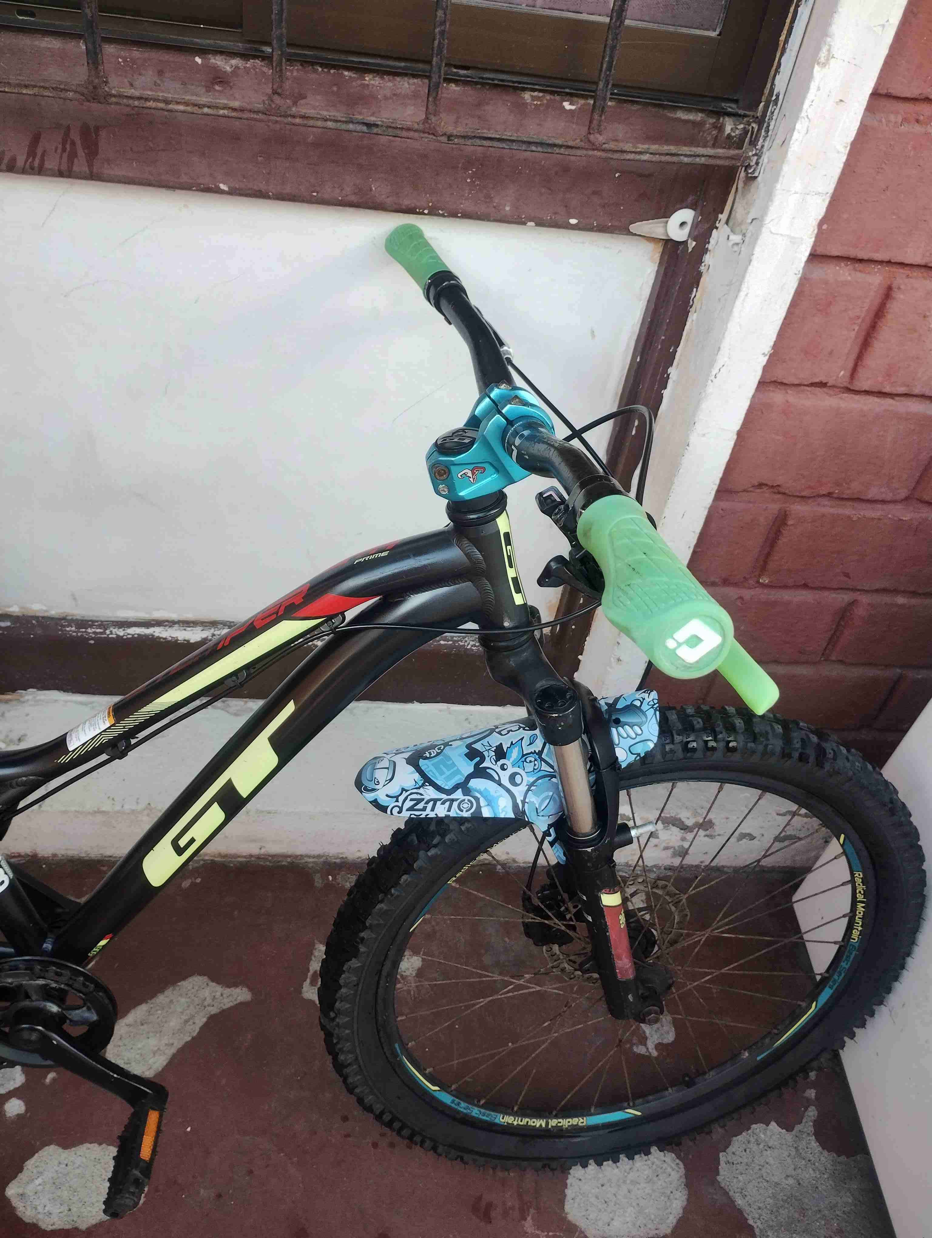 Bicicleta GT Stomper MTB Negra - miniatura 2