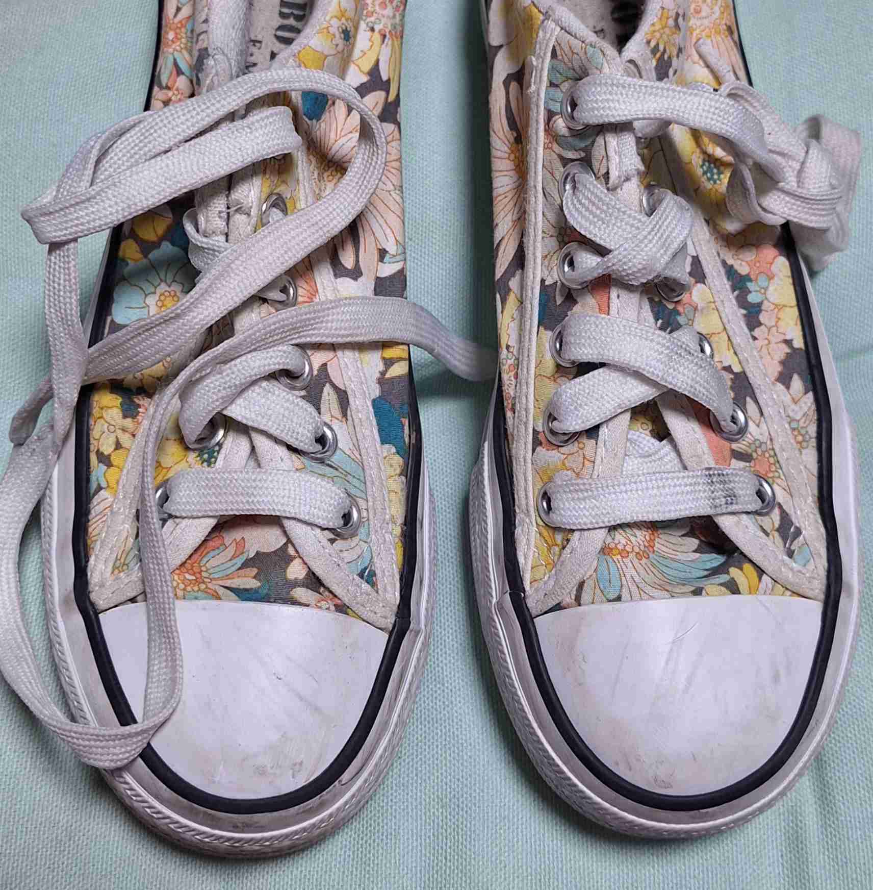 Zapatillas florales coloridas - miniatura 2