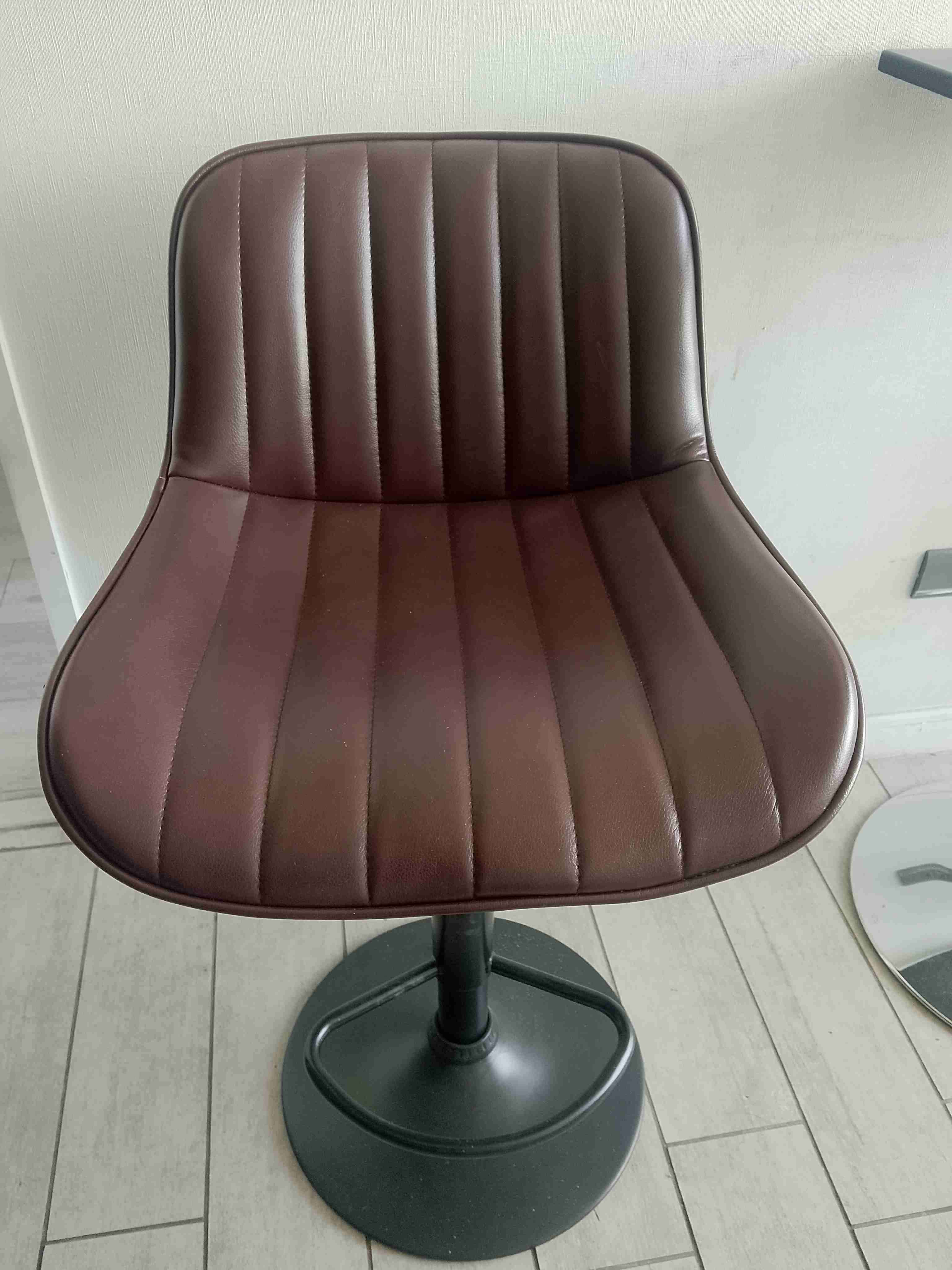 Silla giratoria de oficina marrón