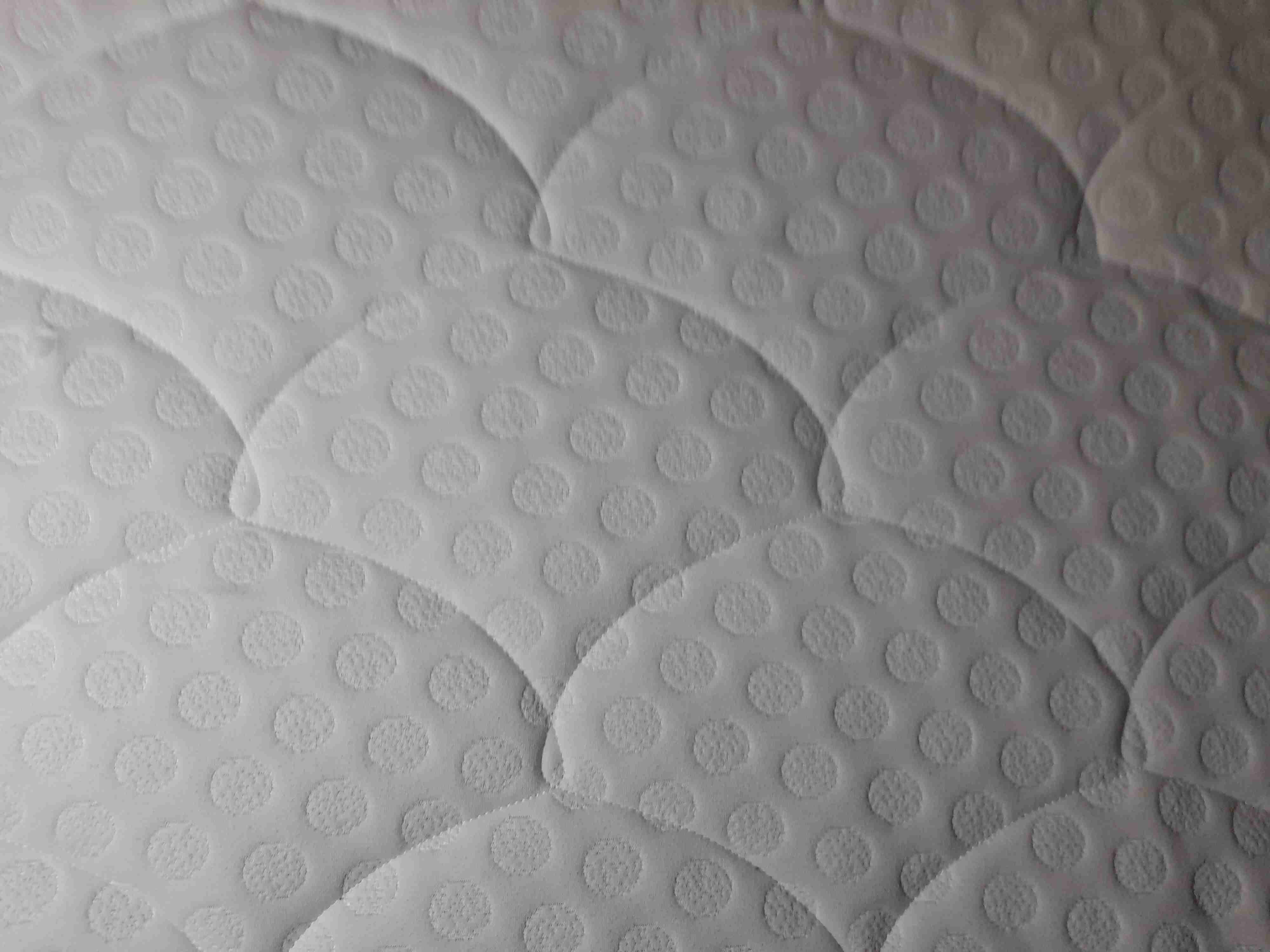 Colchón blanco con textura - miniatura 3