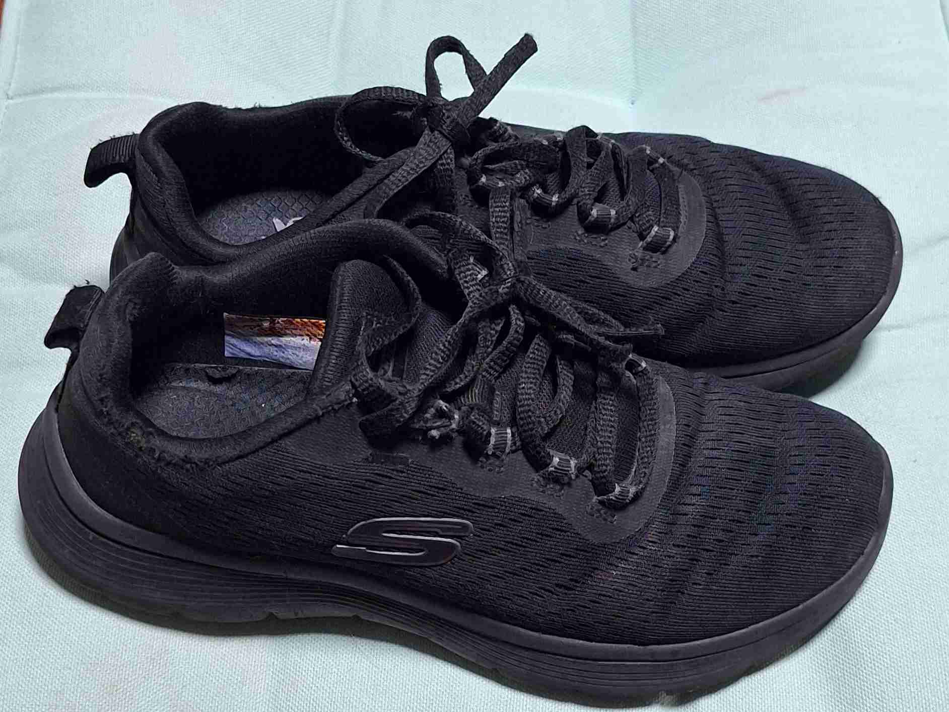 Zapatillas negras deportivas - miniatura 1