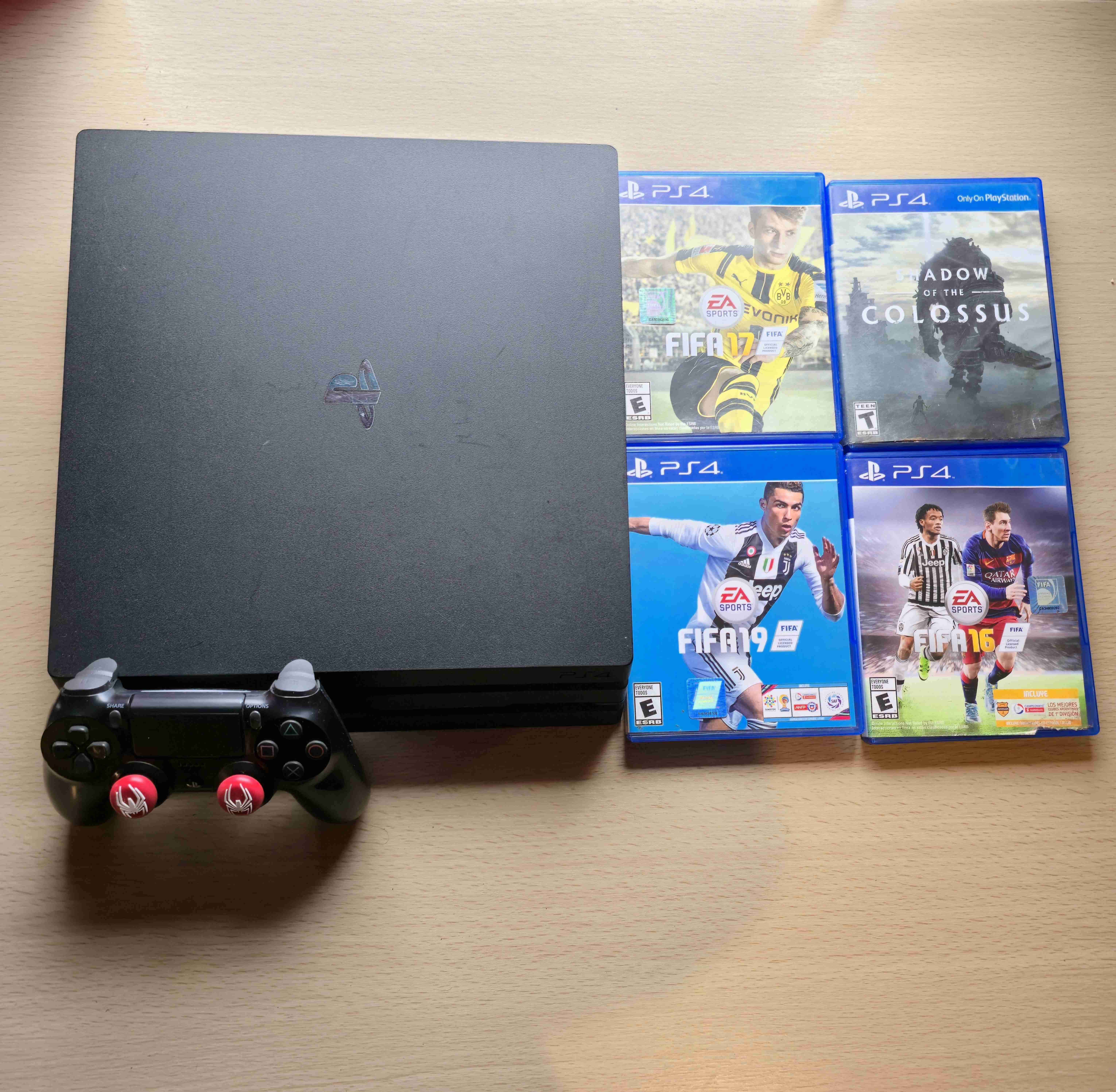 Consola PS4 PRO 1TB - miniatura 1