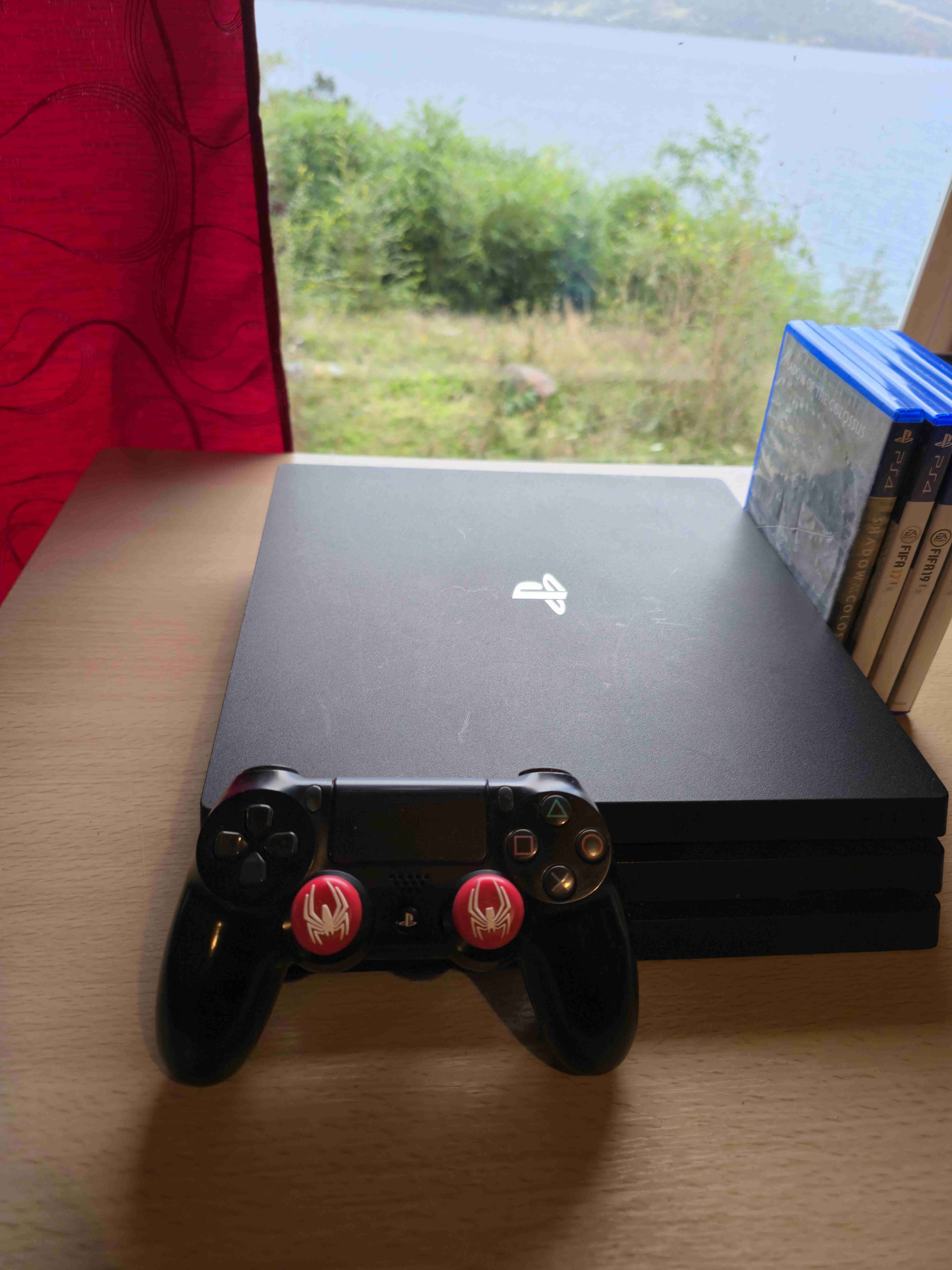 Consola PS4 PRO 1TB - miniatura 2