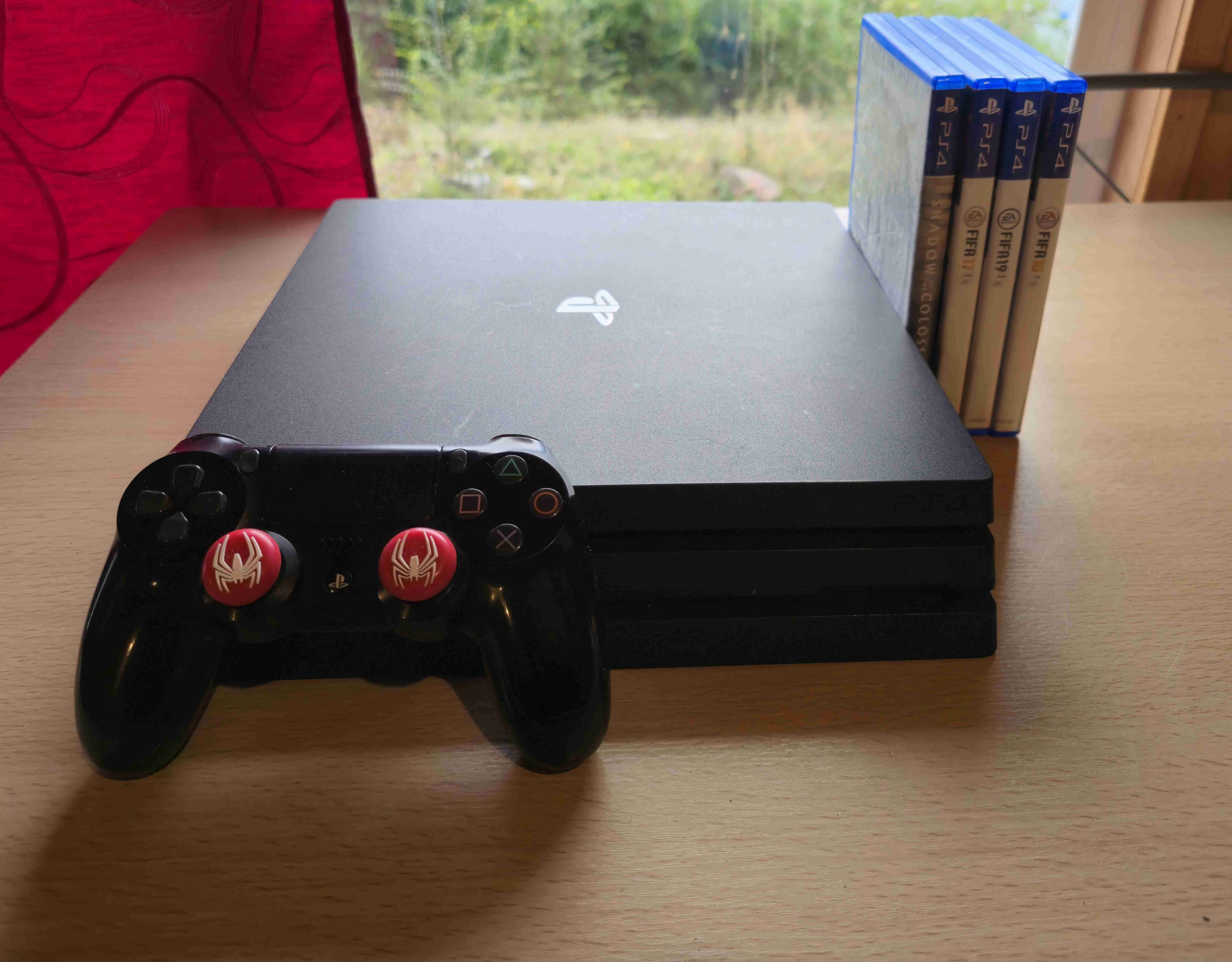 Consola PS4 PRO 1TB - miniatura 3