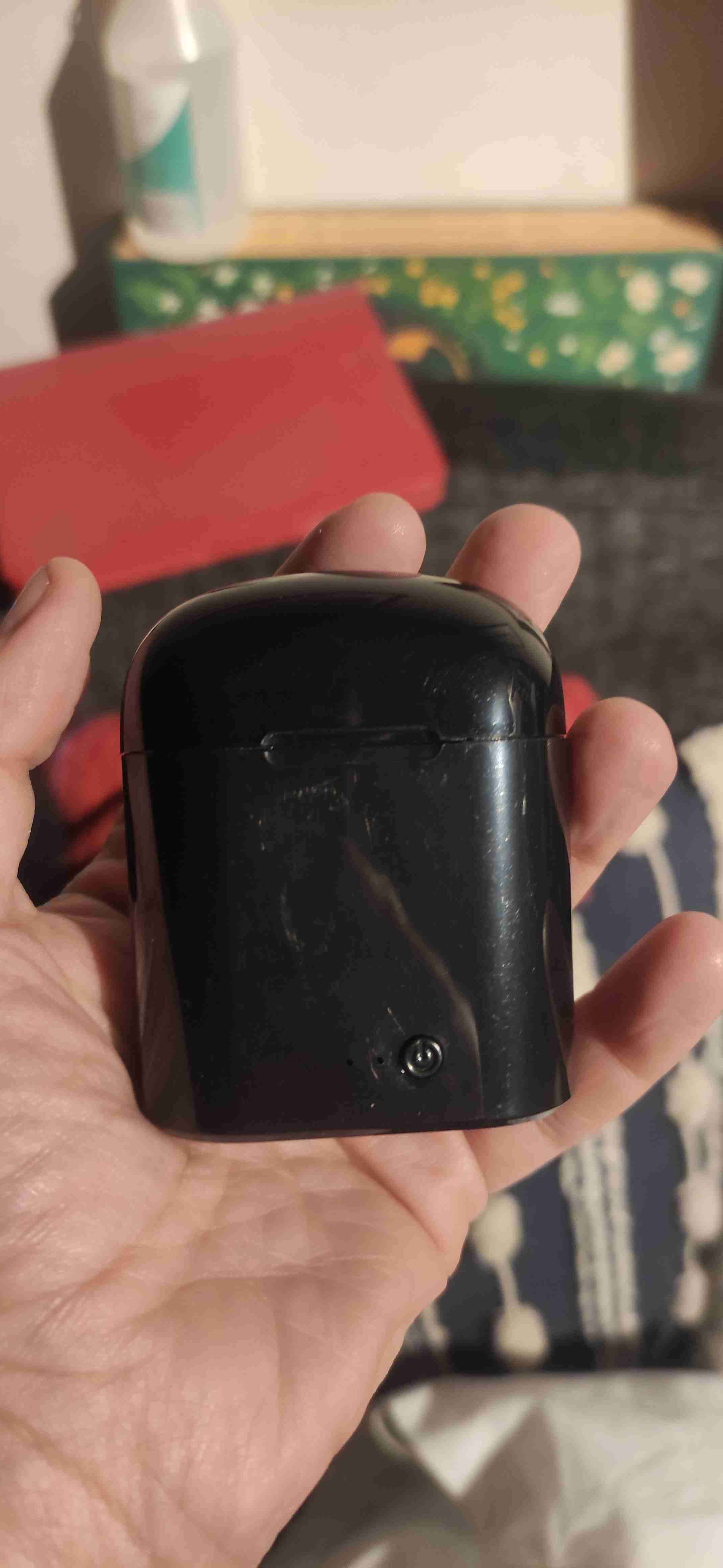 Audífonos inalámbricos negros y blancos - miniatura 2