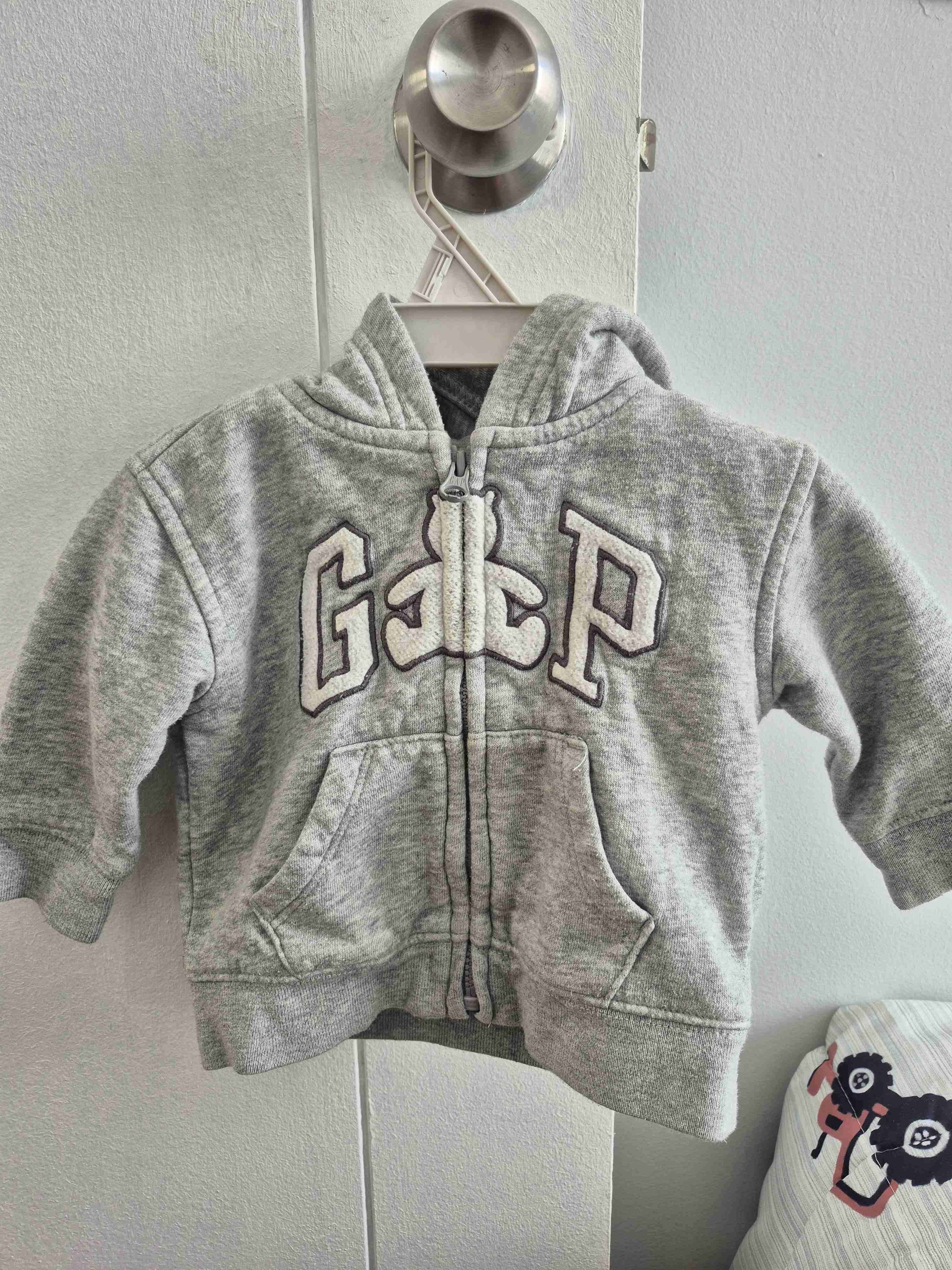 Polerón gris GAP para niños - miniatura 1