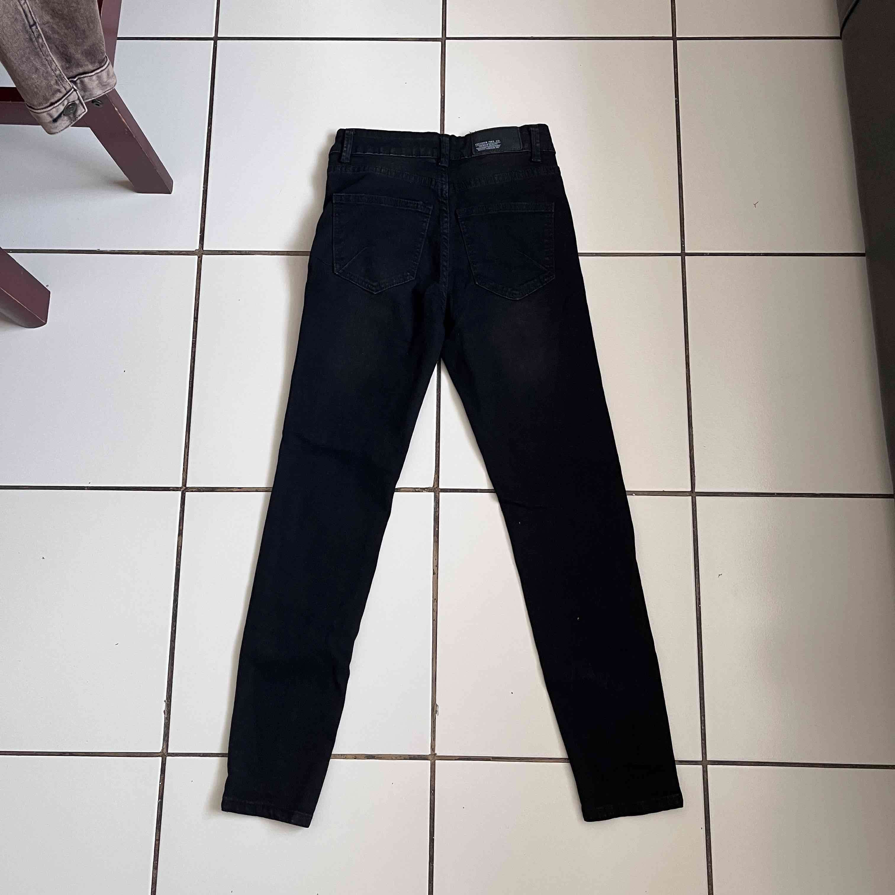 Jeans negros ajustados - miniatura 2