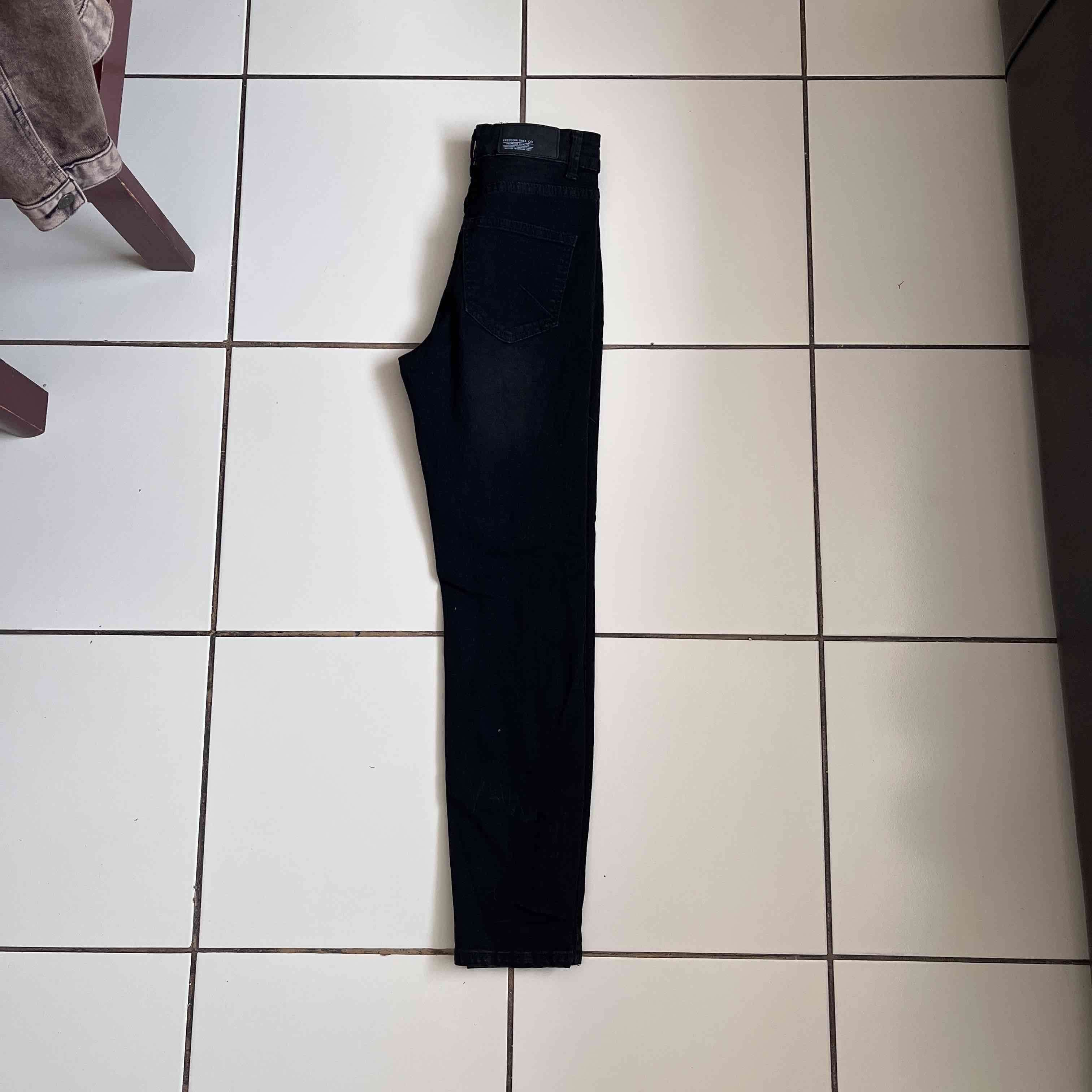 Jeans negros ajustados - miniatura 3