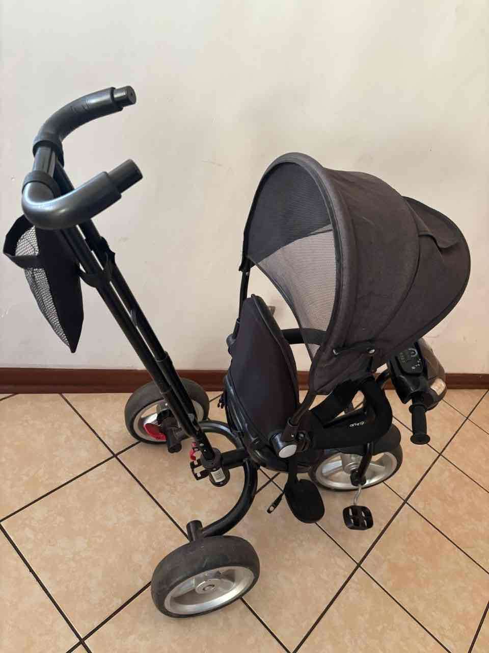 Triciclo negro con toldo - miniatura 2