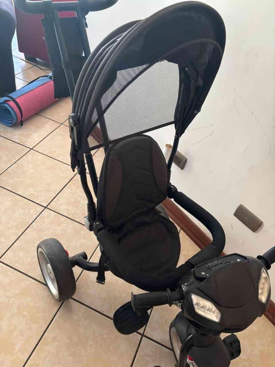 Triciclo negro con toldo - miniatura 4