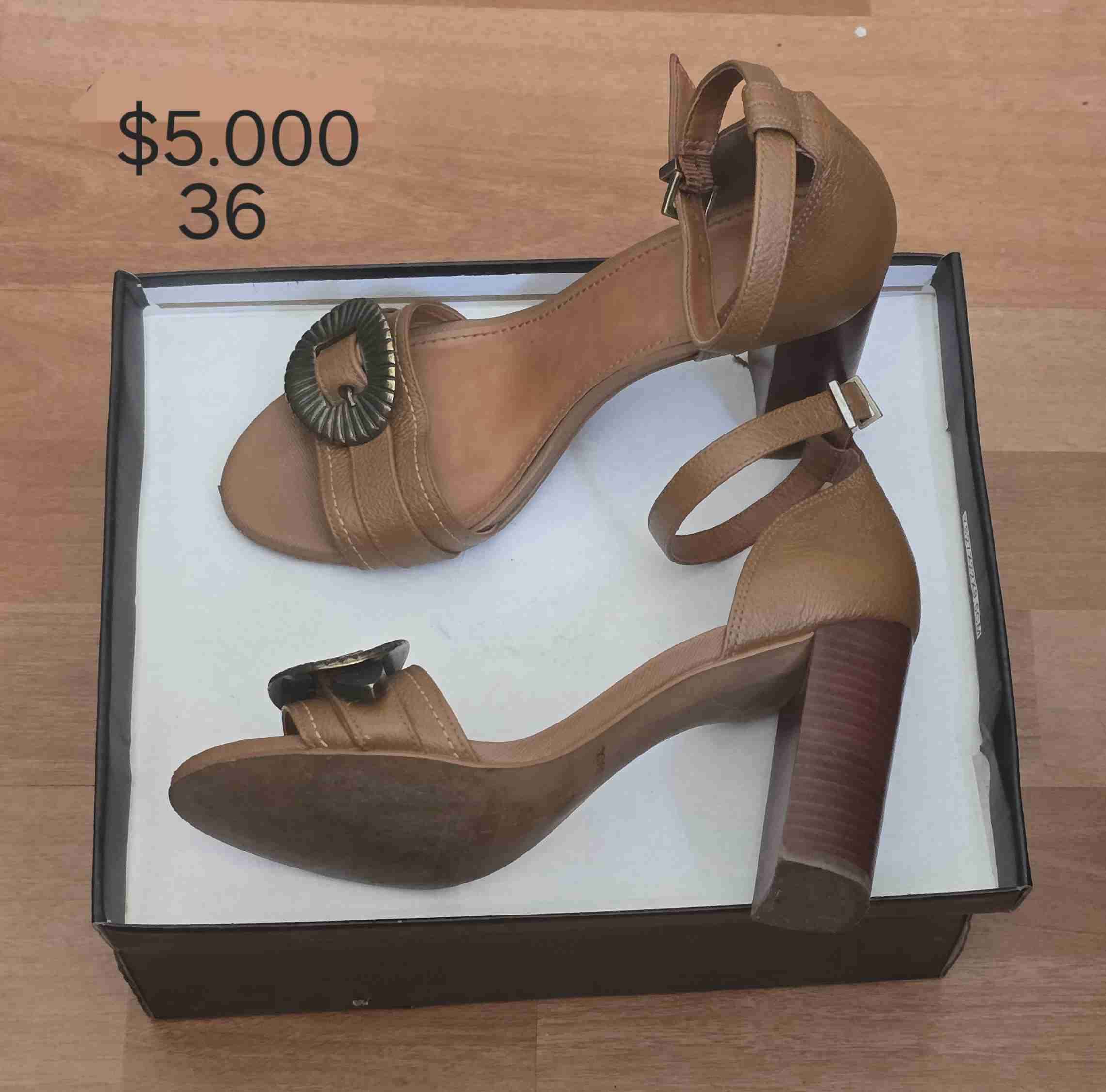 Sandalias beige con plataforma - miniatura 4