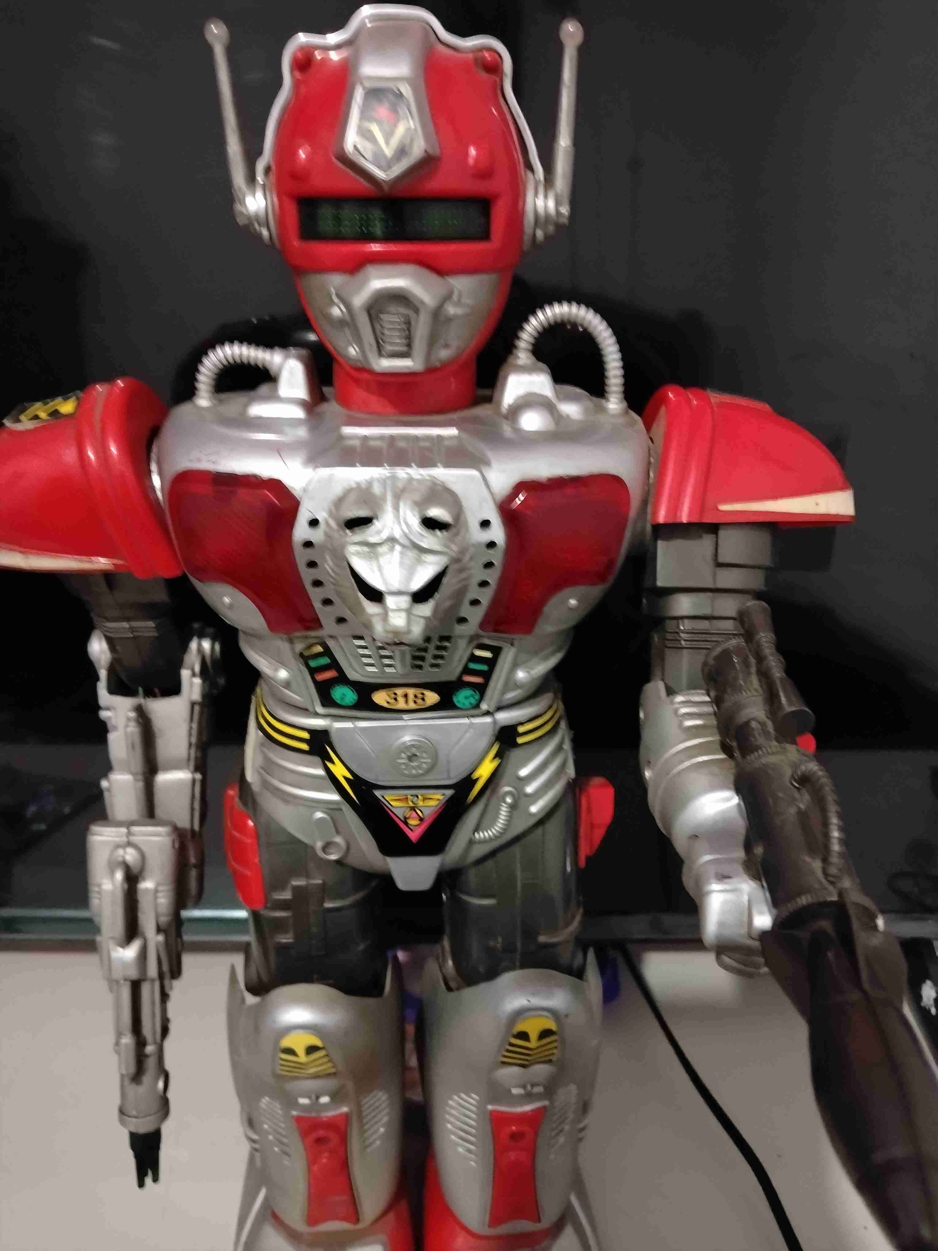 Robot juguete rojo y plateado - miniatura 2