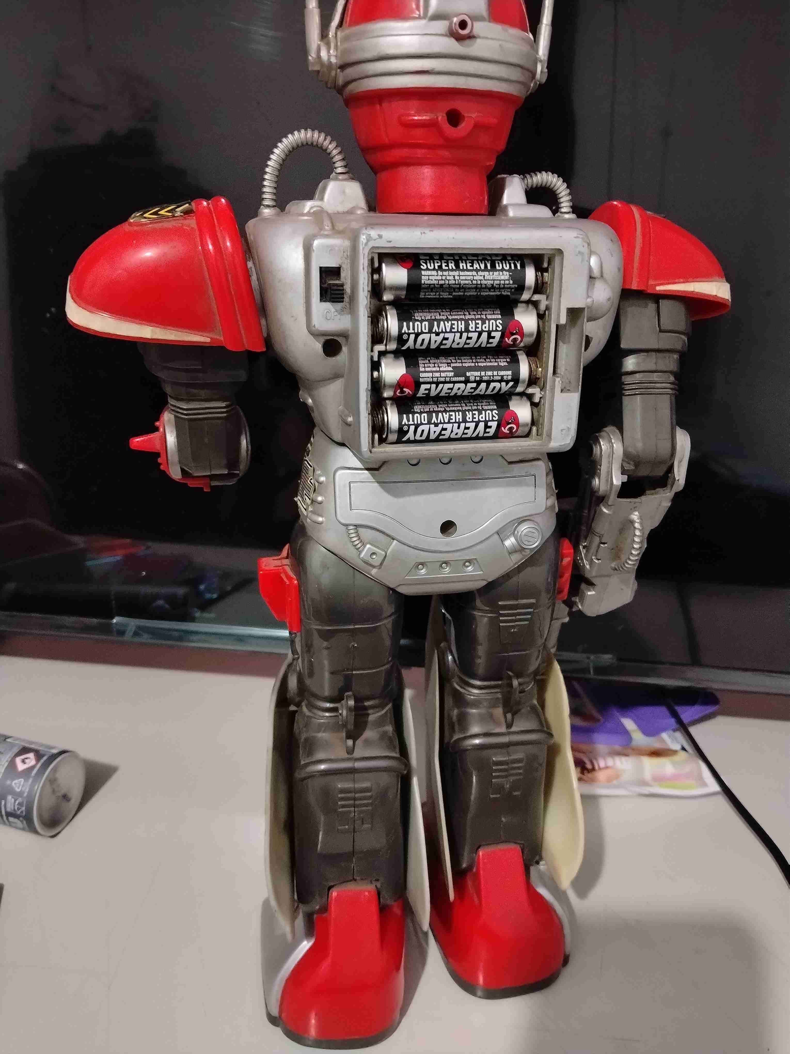 Robot juguete rojo y plateado - miniatura 3