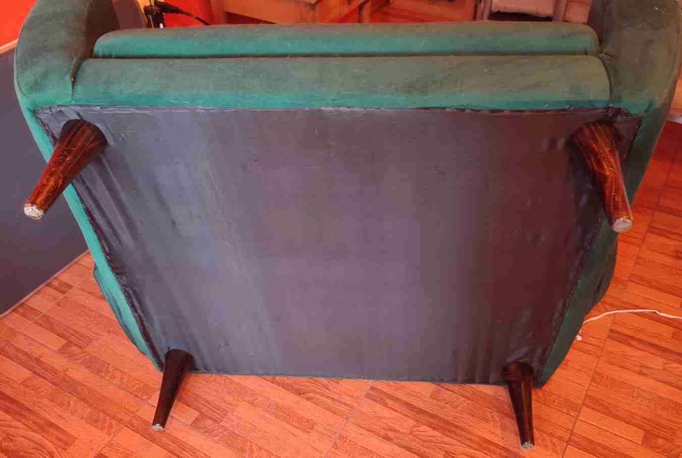 Sofá verde dos cuerpos - miniatura 3