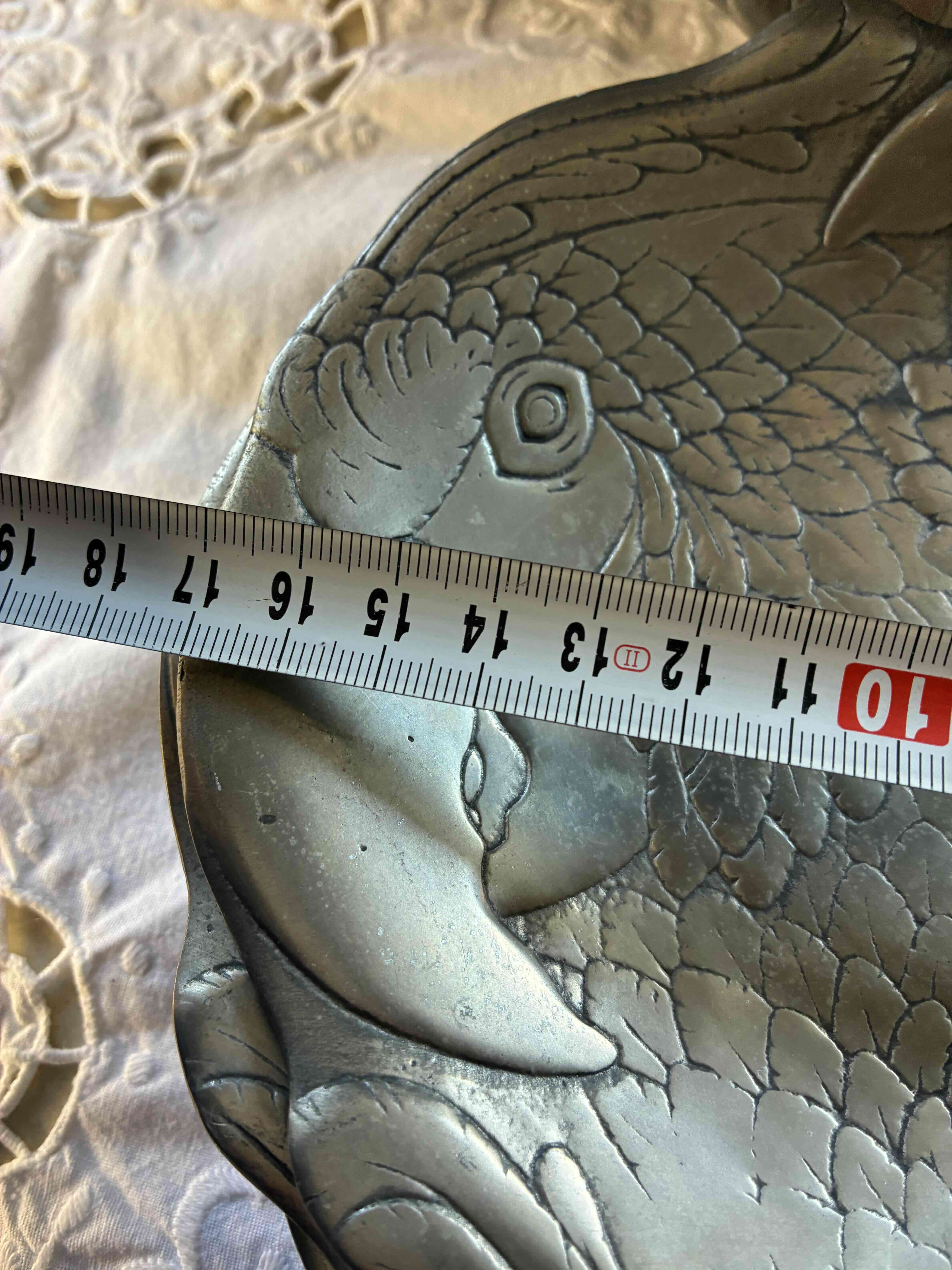 Plato decorativo de peltre con diseño 3 loros - miniatura 3