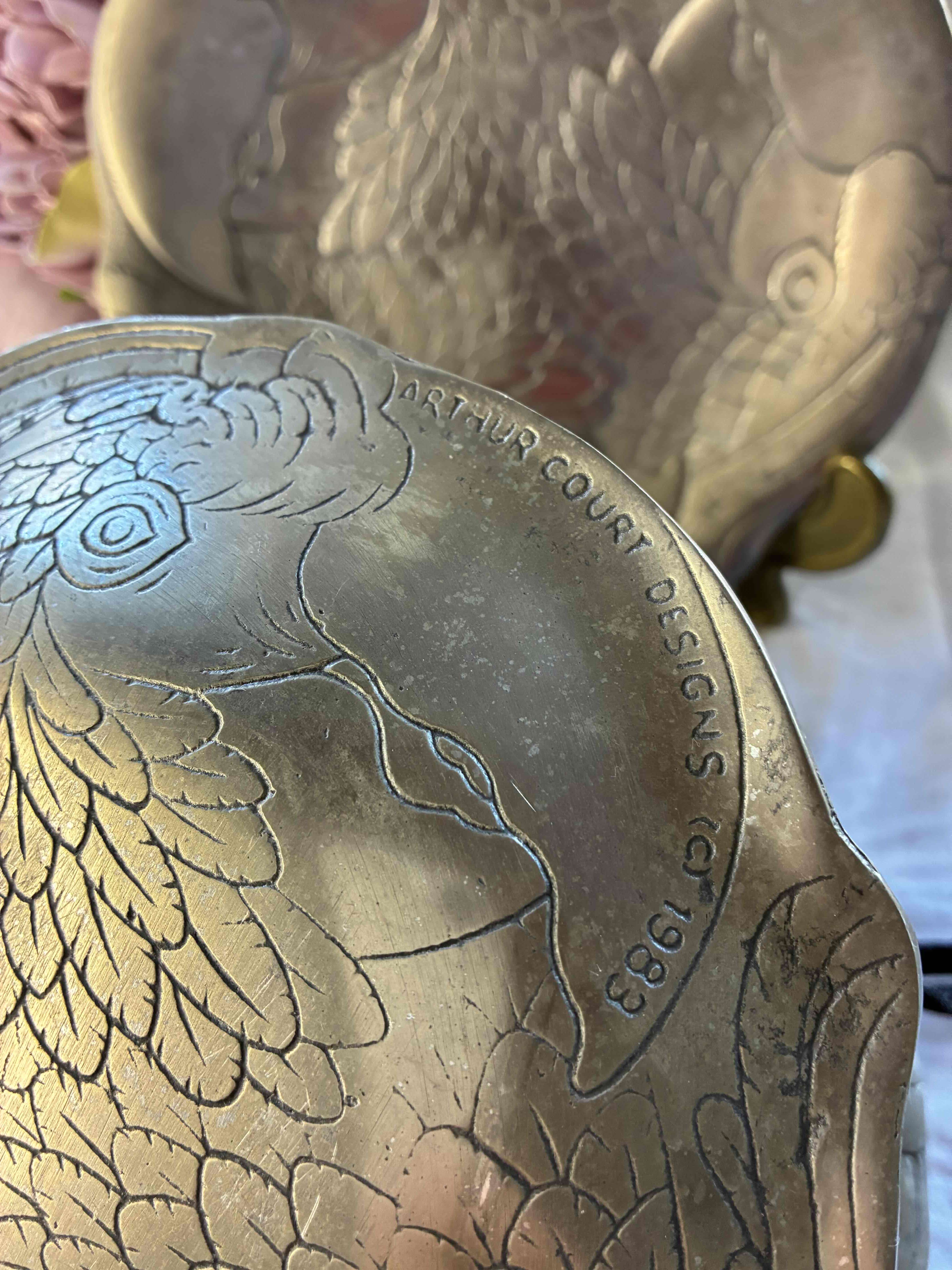 Plato decorativo de peltre con diseño 3 loros - miniatura 4