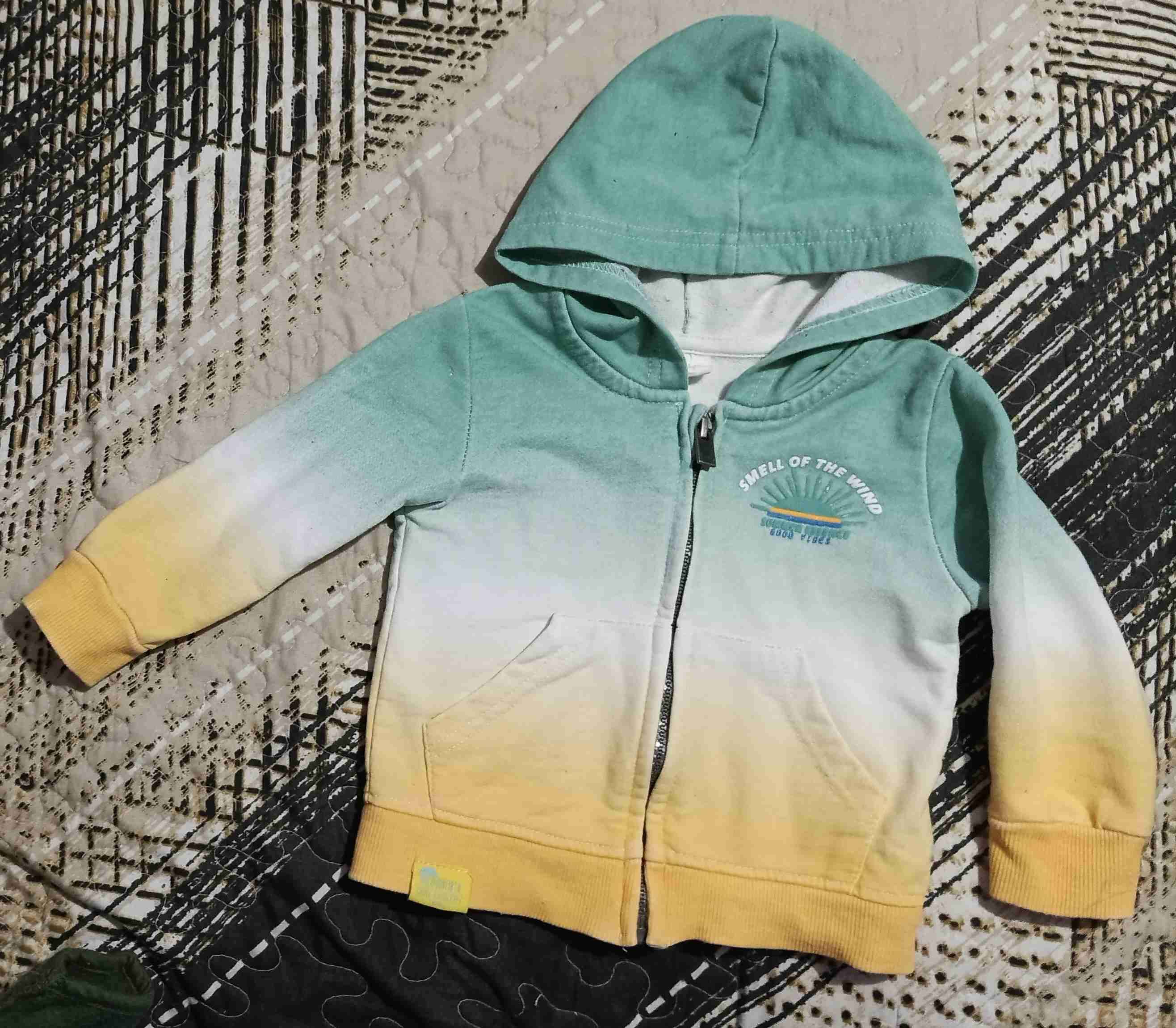 Zapatillas y ropa bebé - miniatura 4