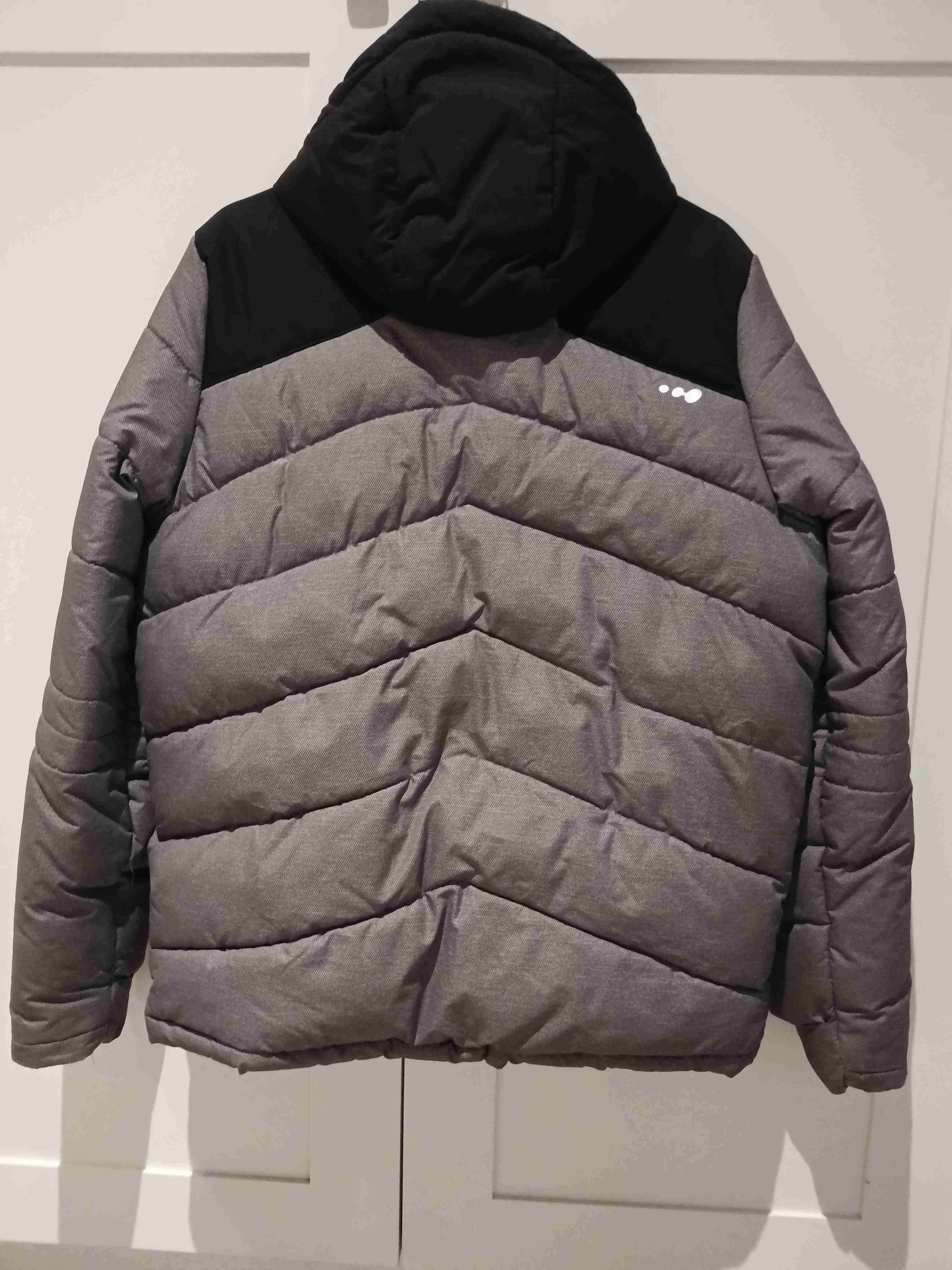 Chaqueta impermeable gris y negra - miniatura 2