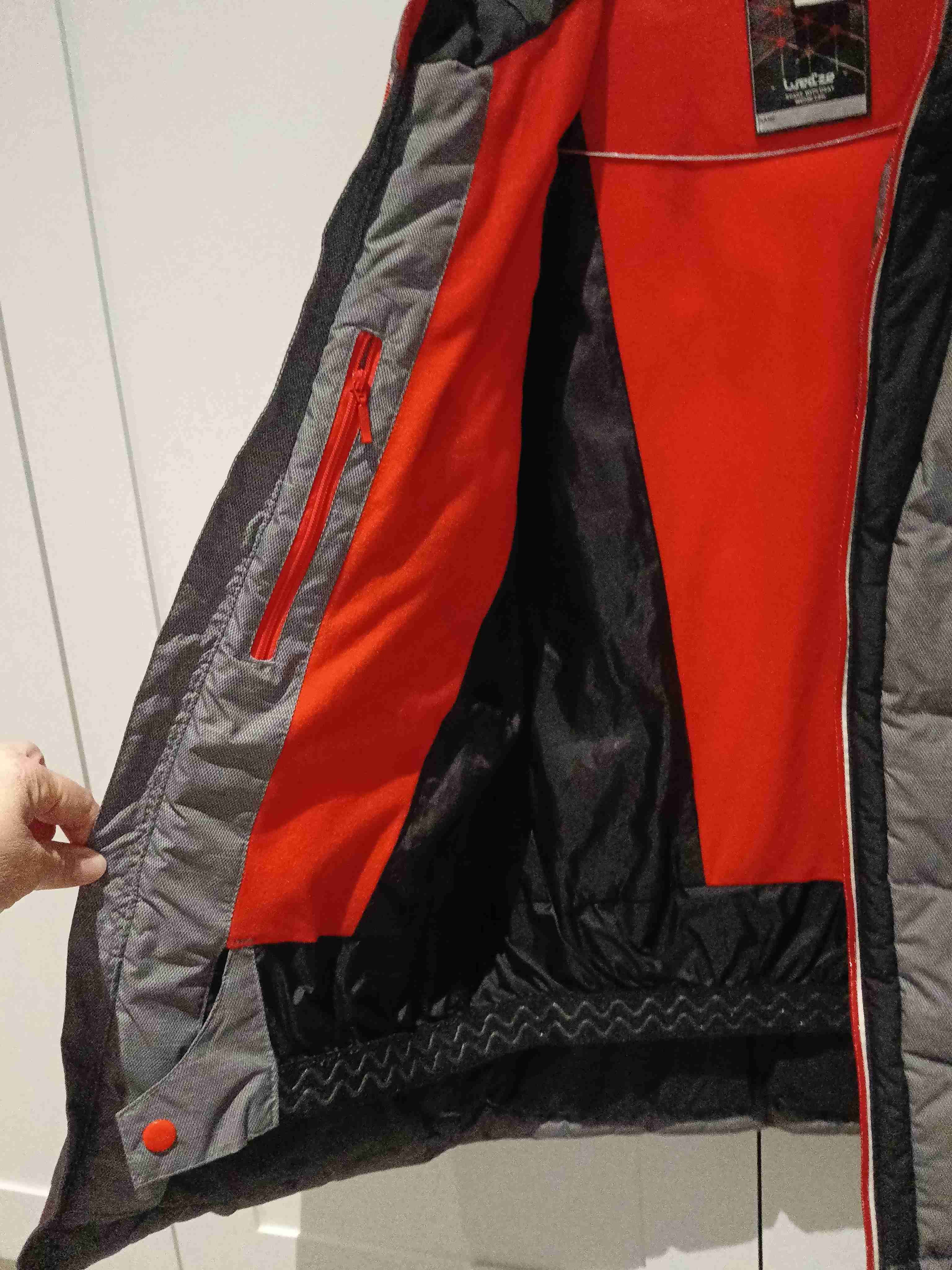 Chaqueta impermeable gris y negra - miniatura 3