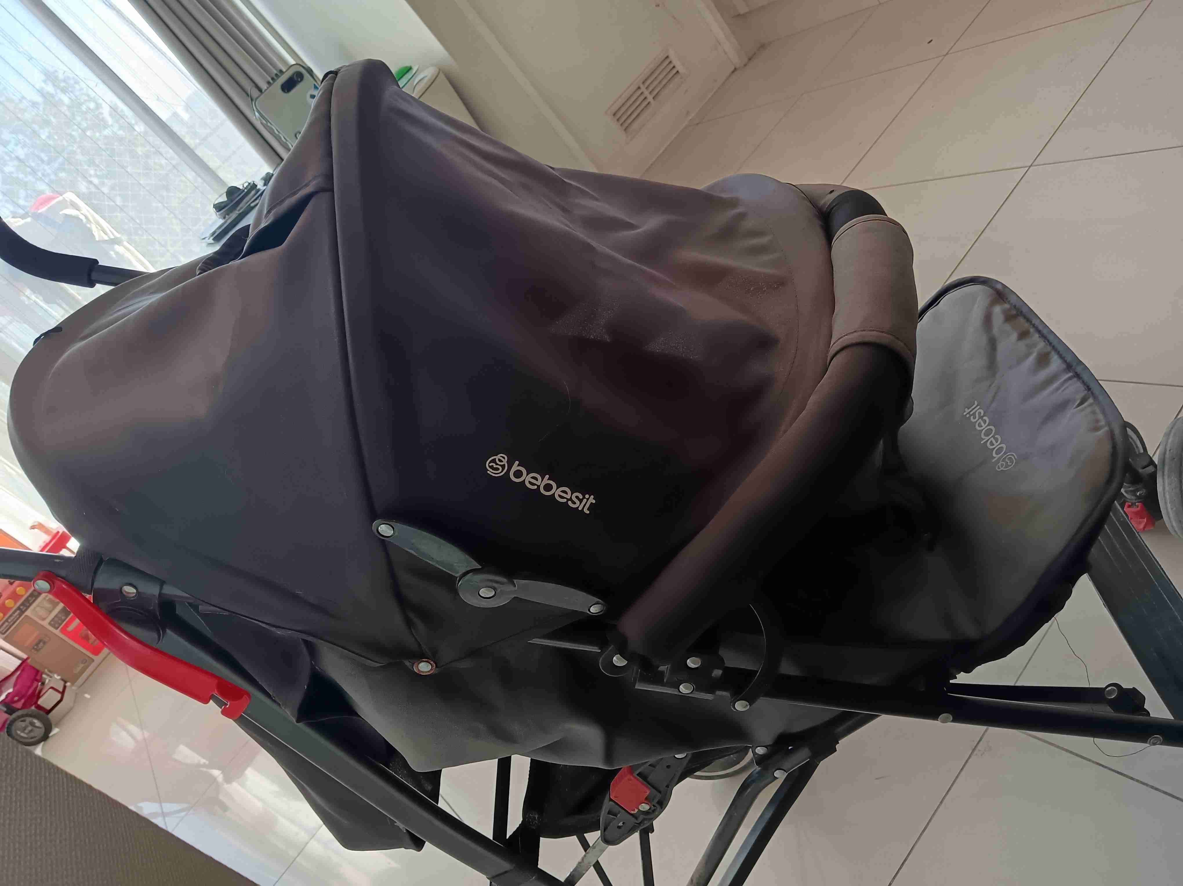 Coche de bebé Bebesit gris en buen estado - miniatura 2