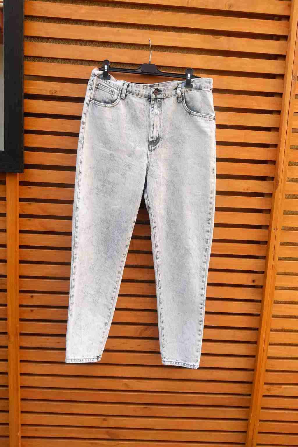 Jeans gris clásico femeninos