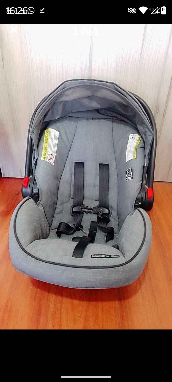 Silla de auto gris para bebé