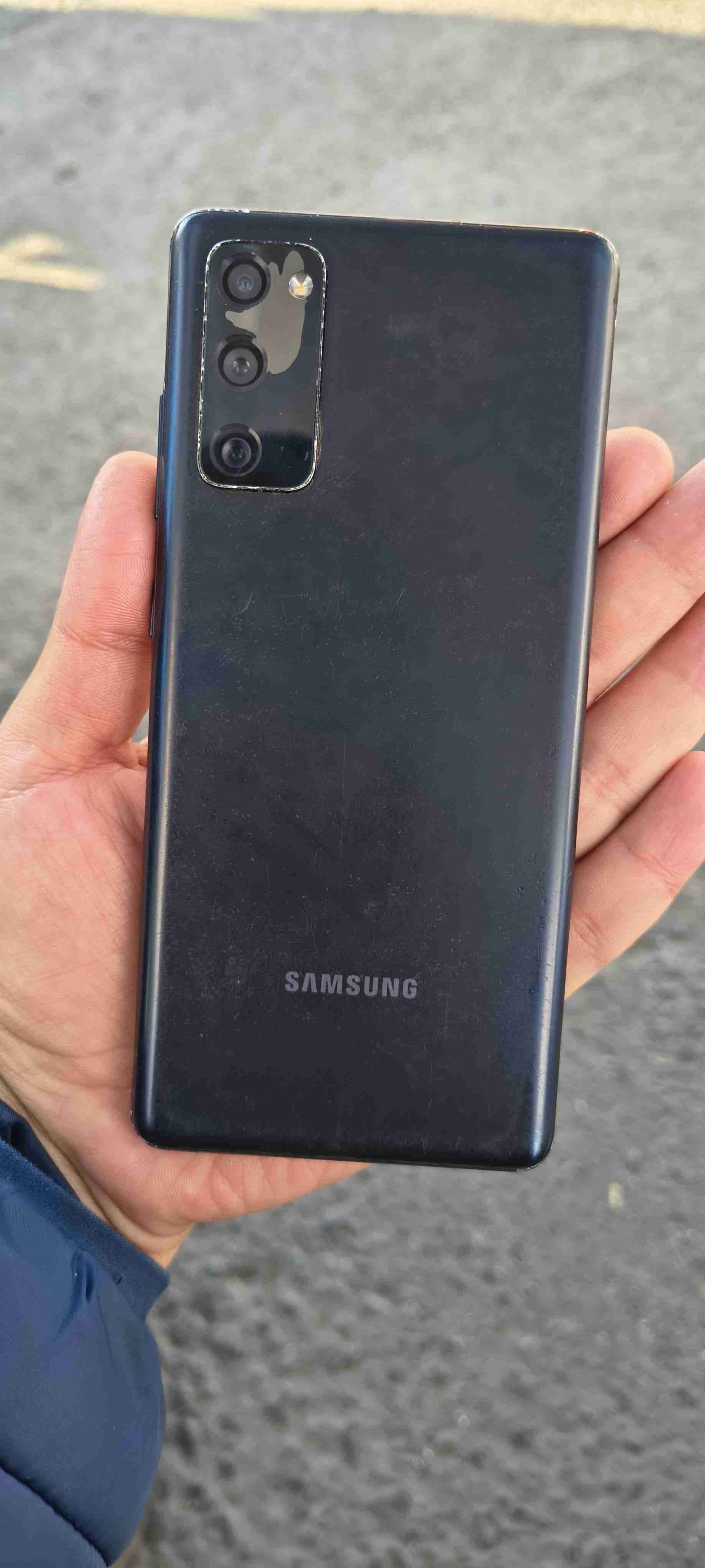 Smartphone con pantalla dañada no afecta touch - miniatura 2