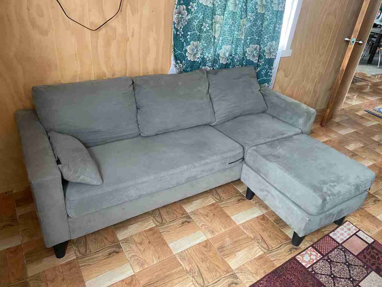 Sofá gris con otomana ajustable - miniatura 2