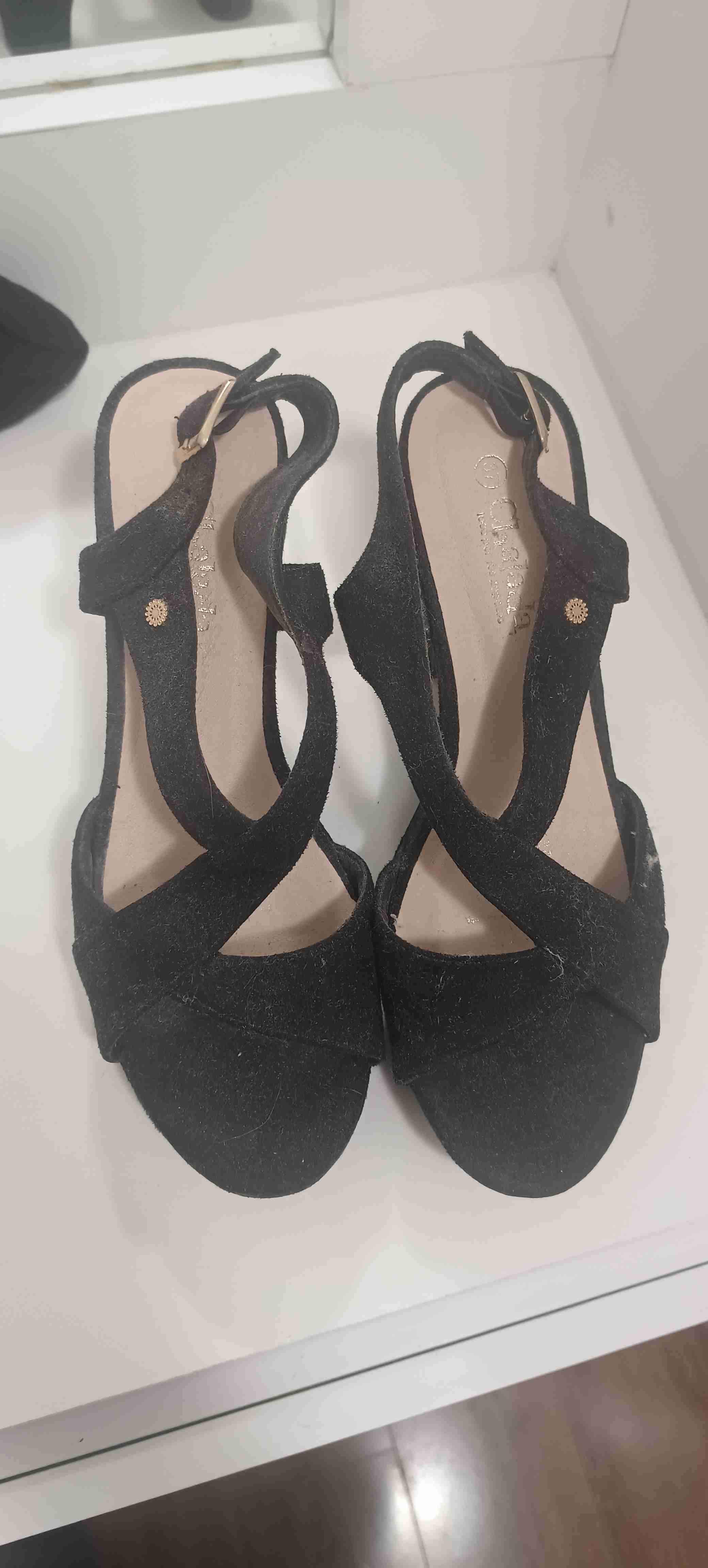 Sandalias negras con taco bajo - miniatura 1