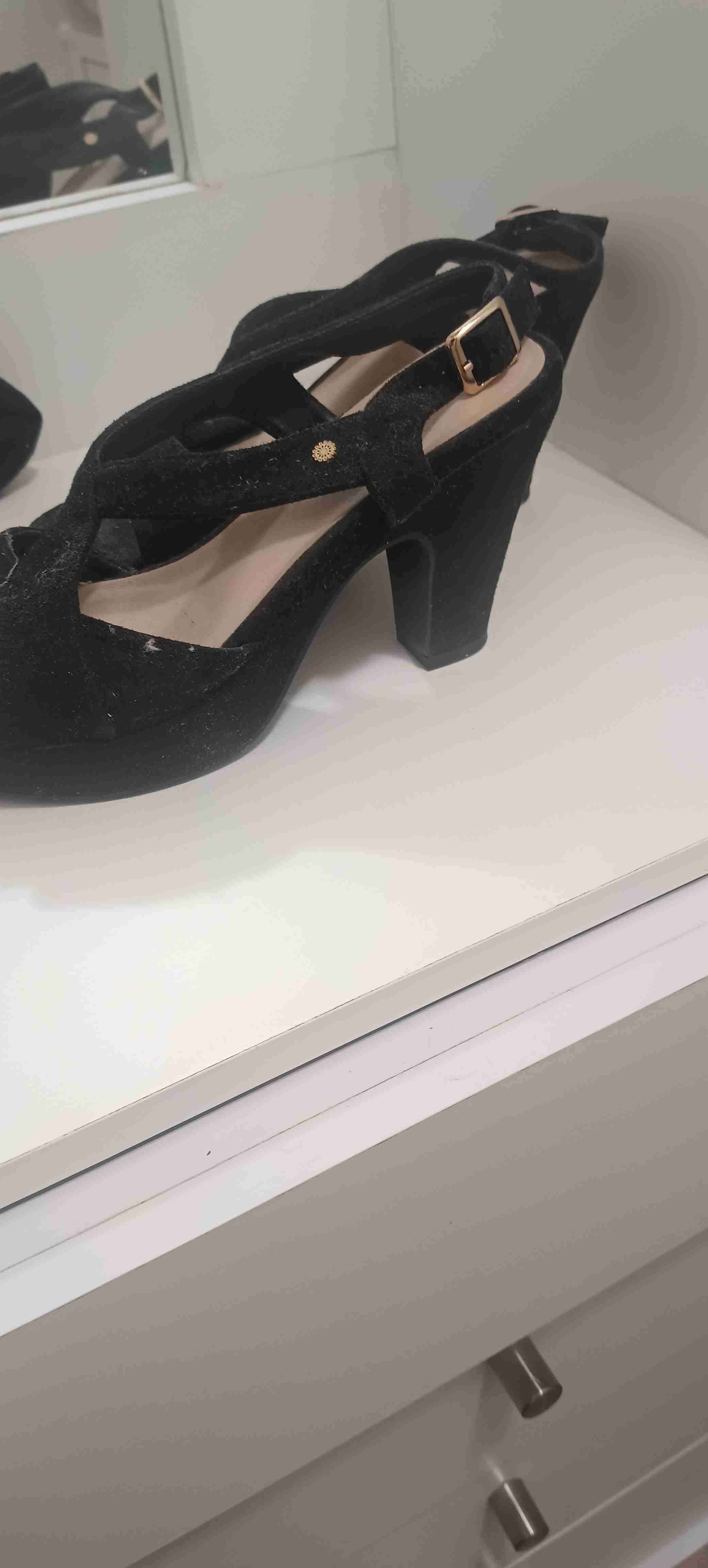 Sandalias negras con taco bajo - miniatura 3