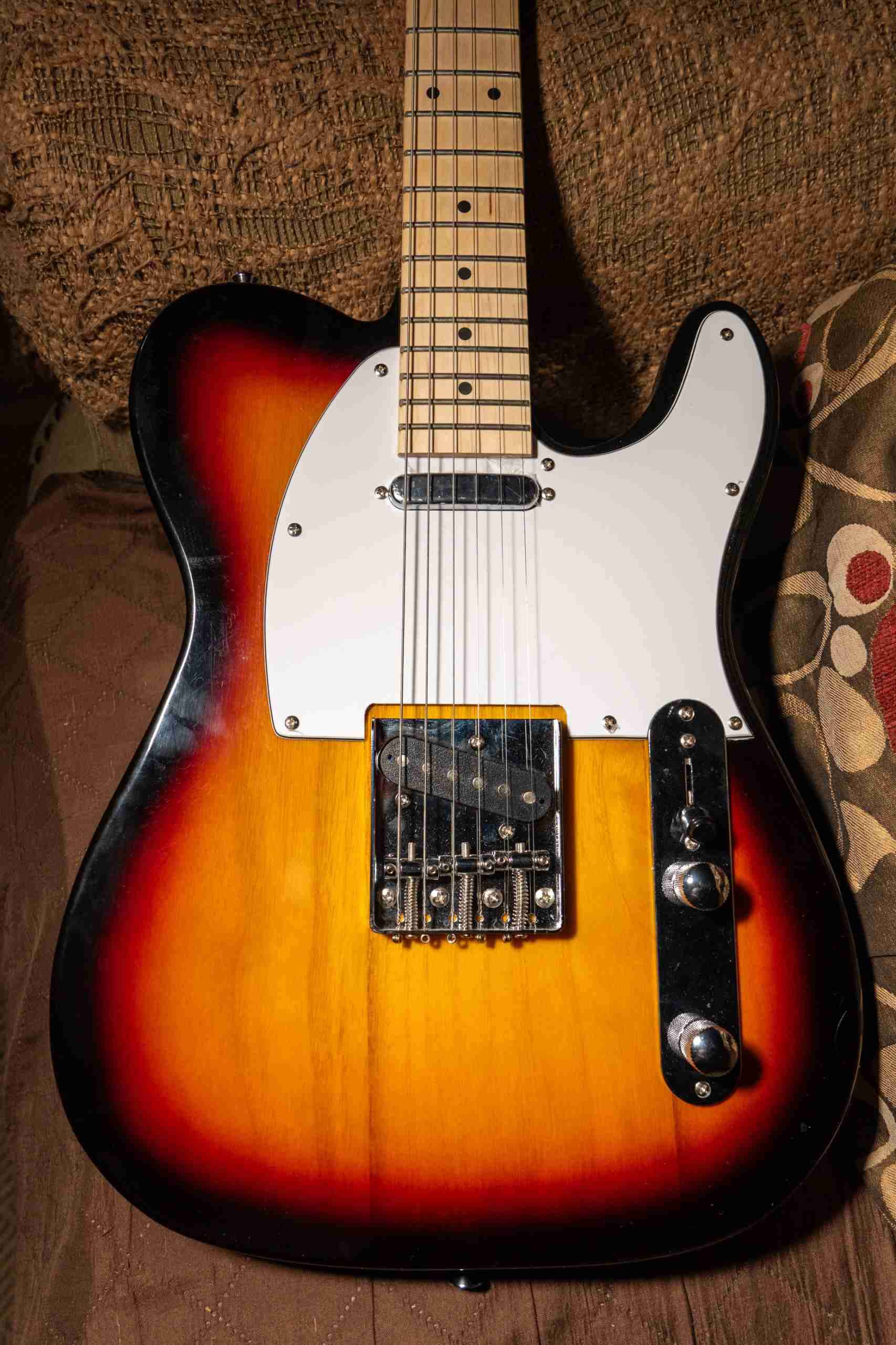 Guitarra eléctrica estilo Telecaster - miniatura 1