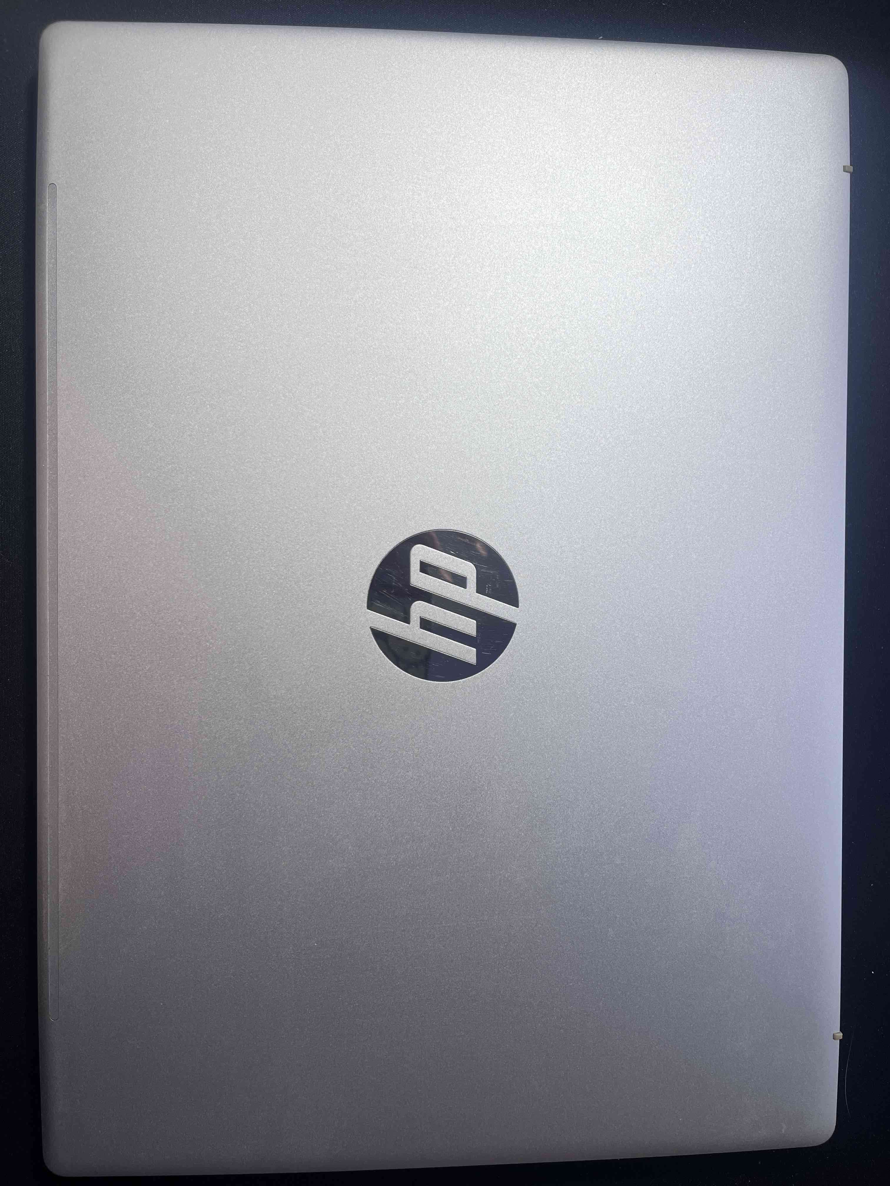 Notebook HP plateado - miniatura 1