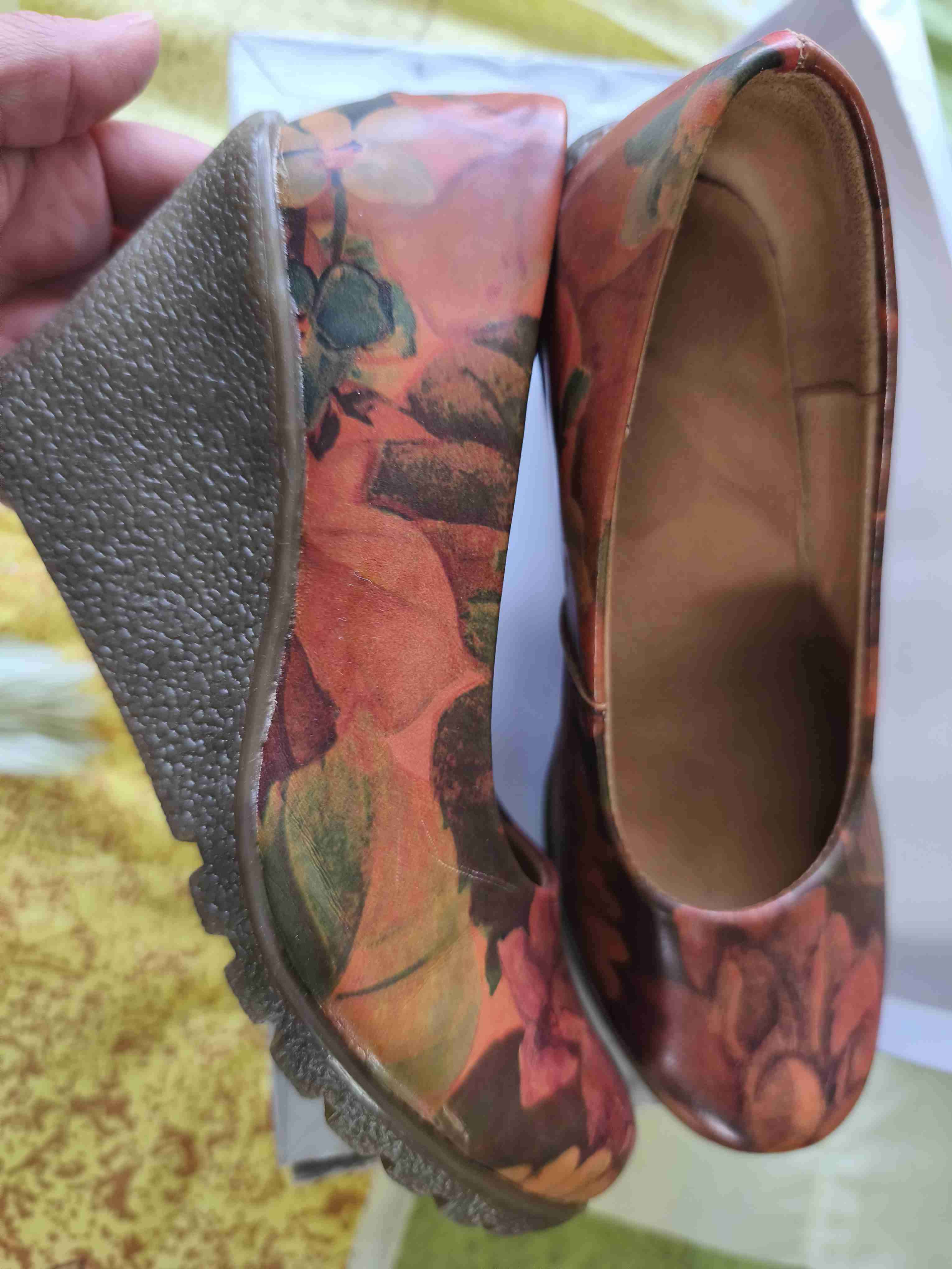 Zapatos pequeños de cuero floral - miniatura 1