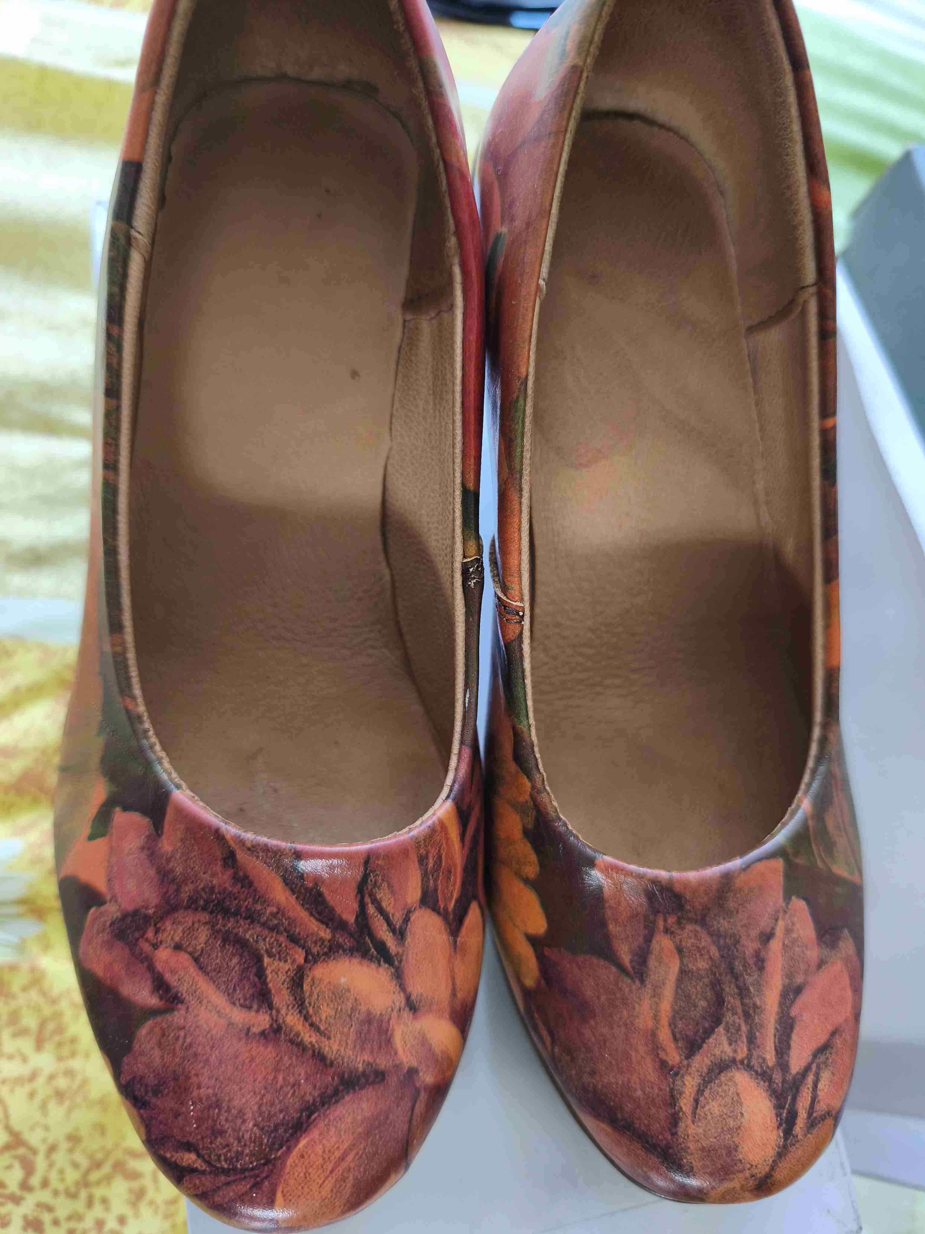 Zapatos pequeños de cuero floral - miniatura 3