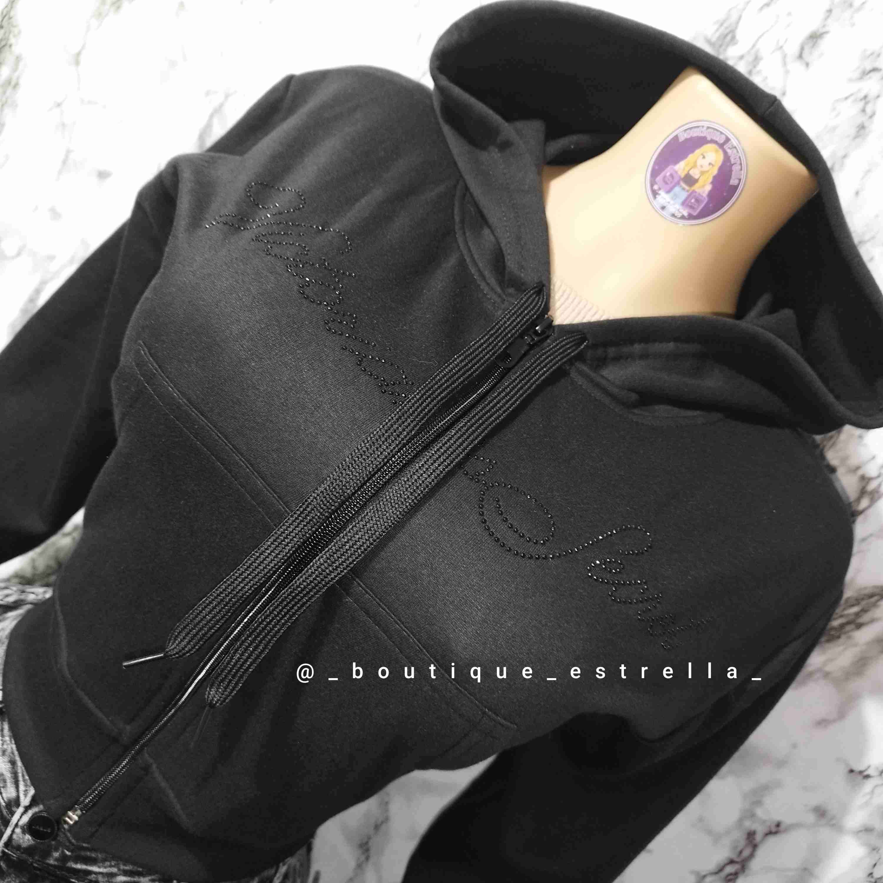 Polerón negro con capucha - miniatura 2