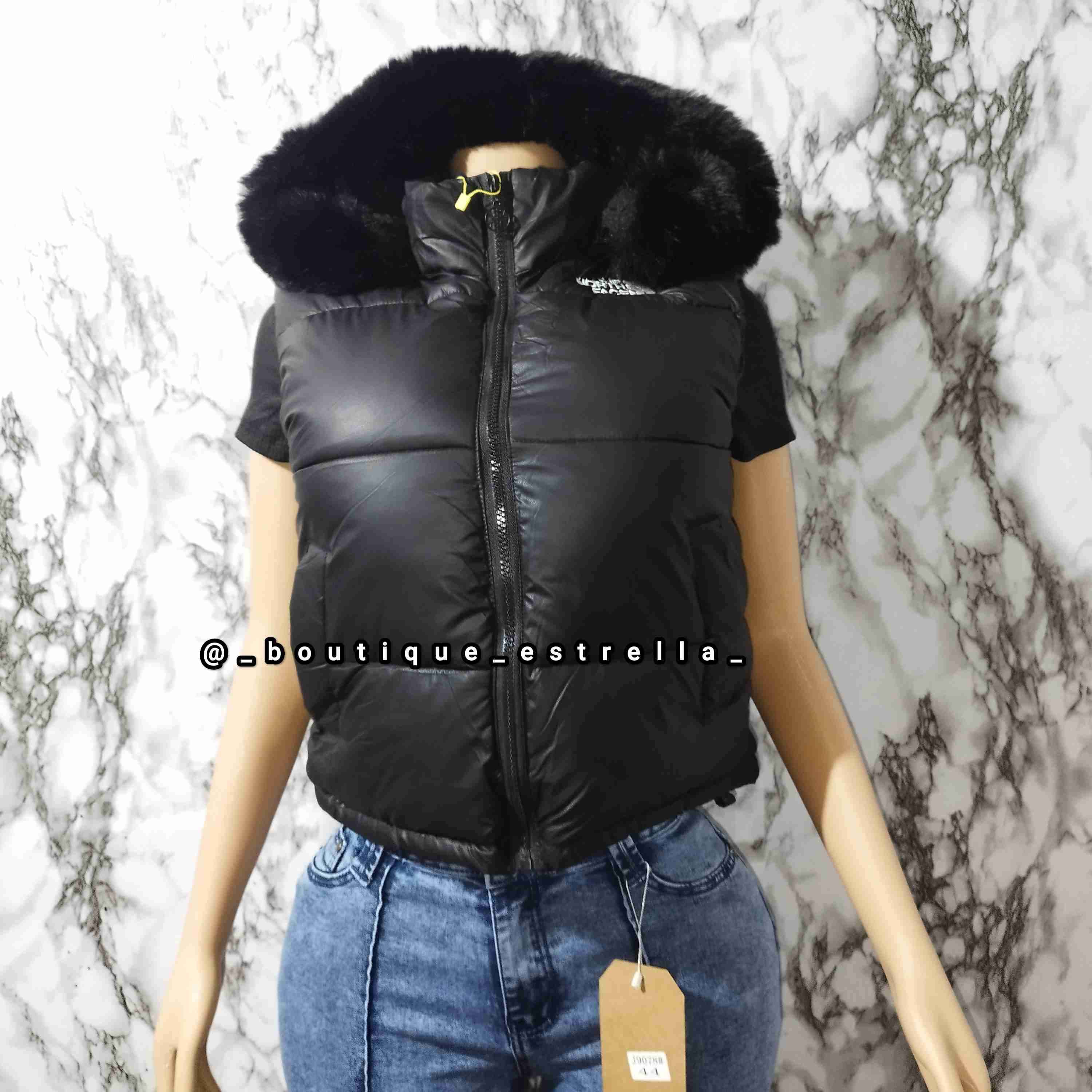 Chaleco negro con capucha - miniatura 1