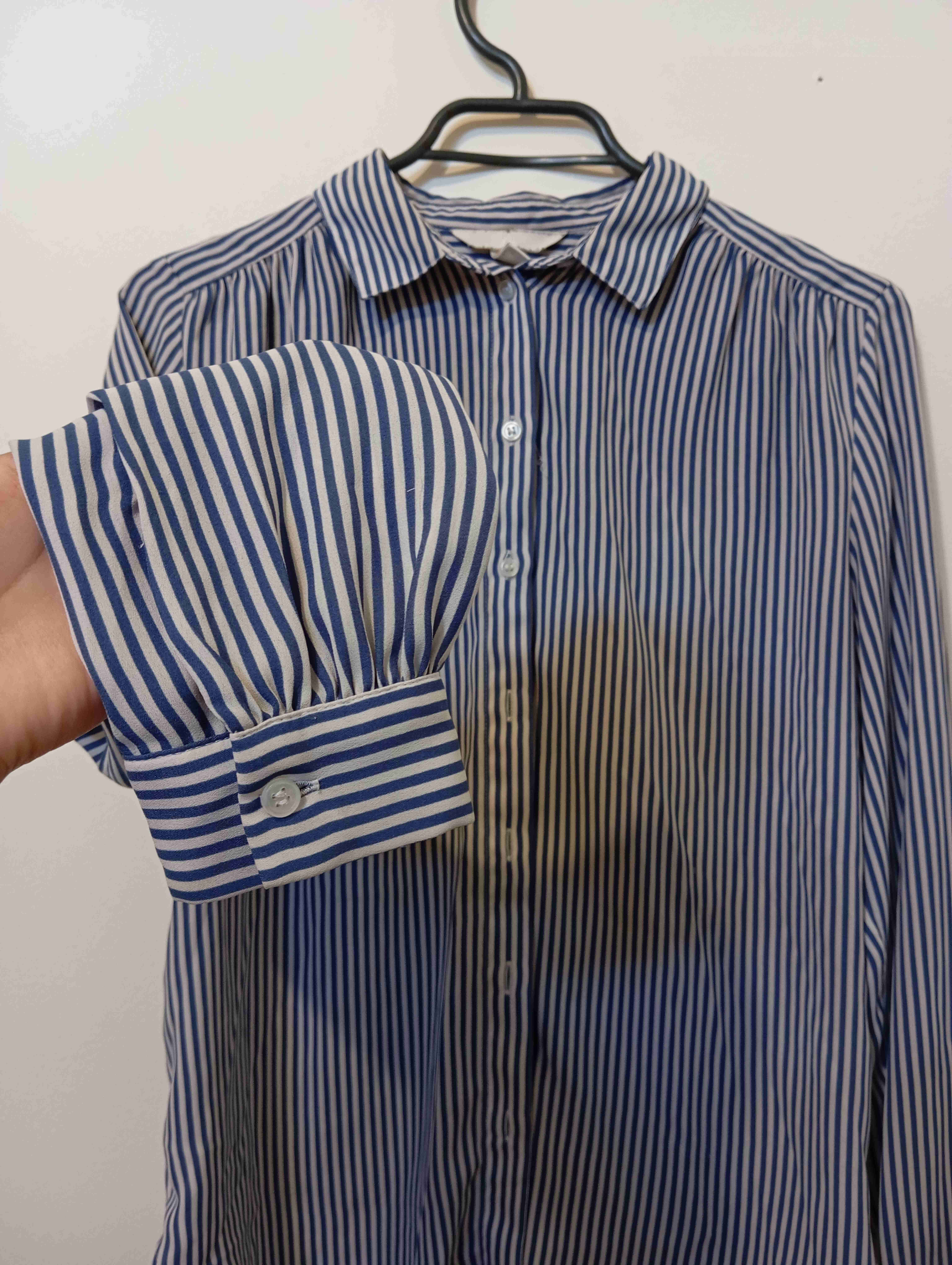 Blusa rayada azul y blanca - miniatura 2