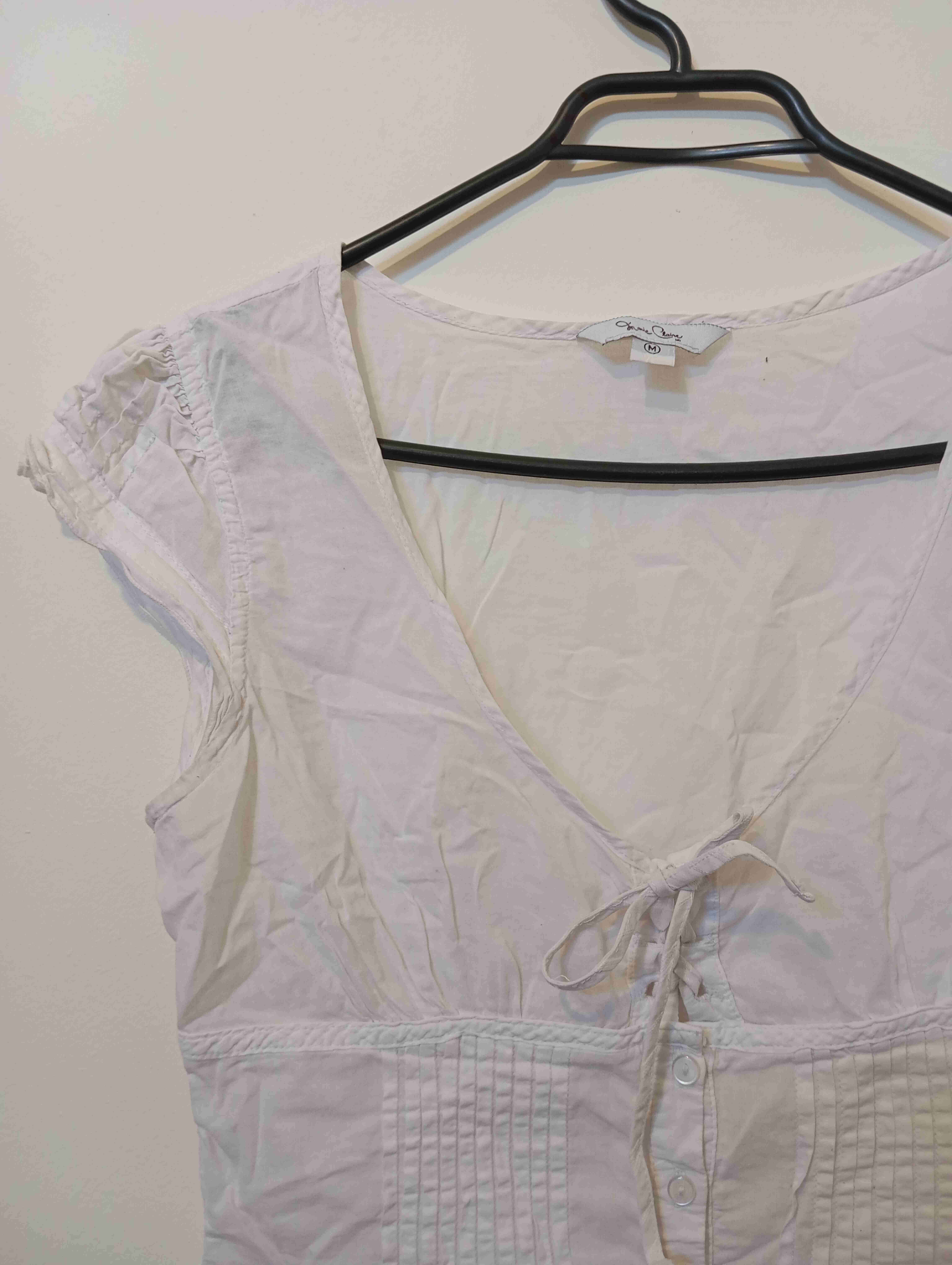 Blusa blanca con botones - miniatura 3