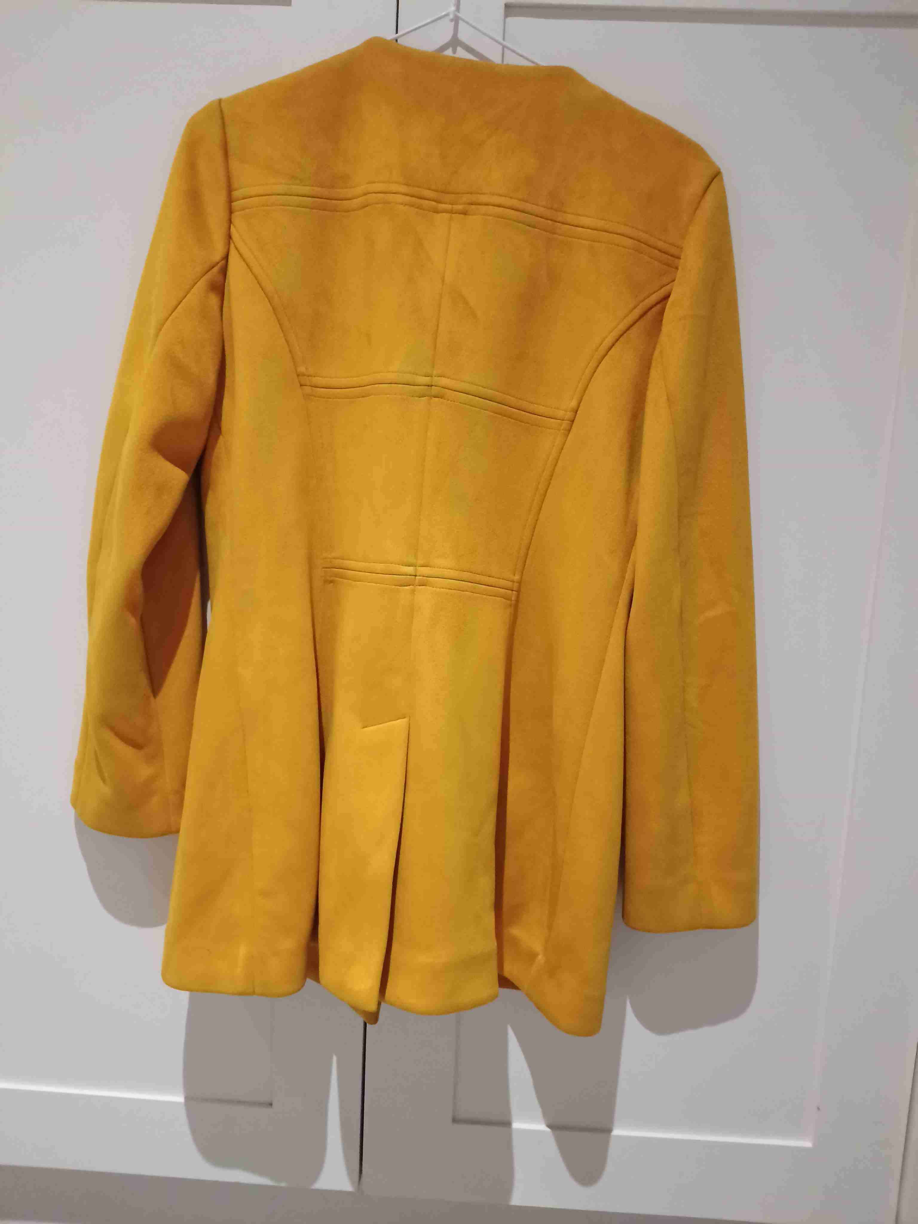 Abrigo mostaza con botones dorados - miniatura 3