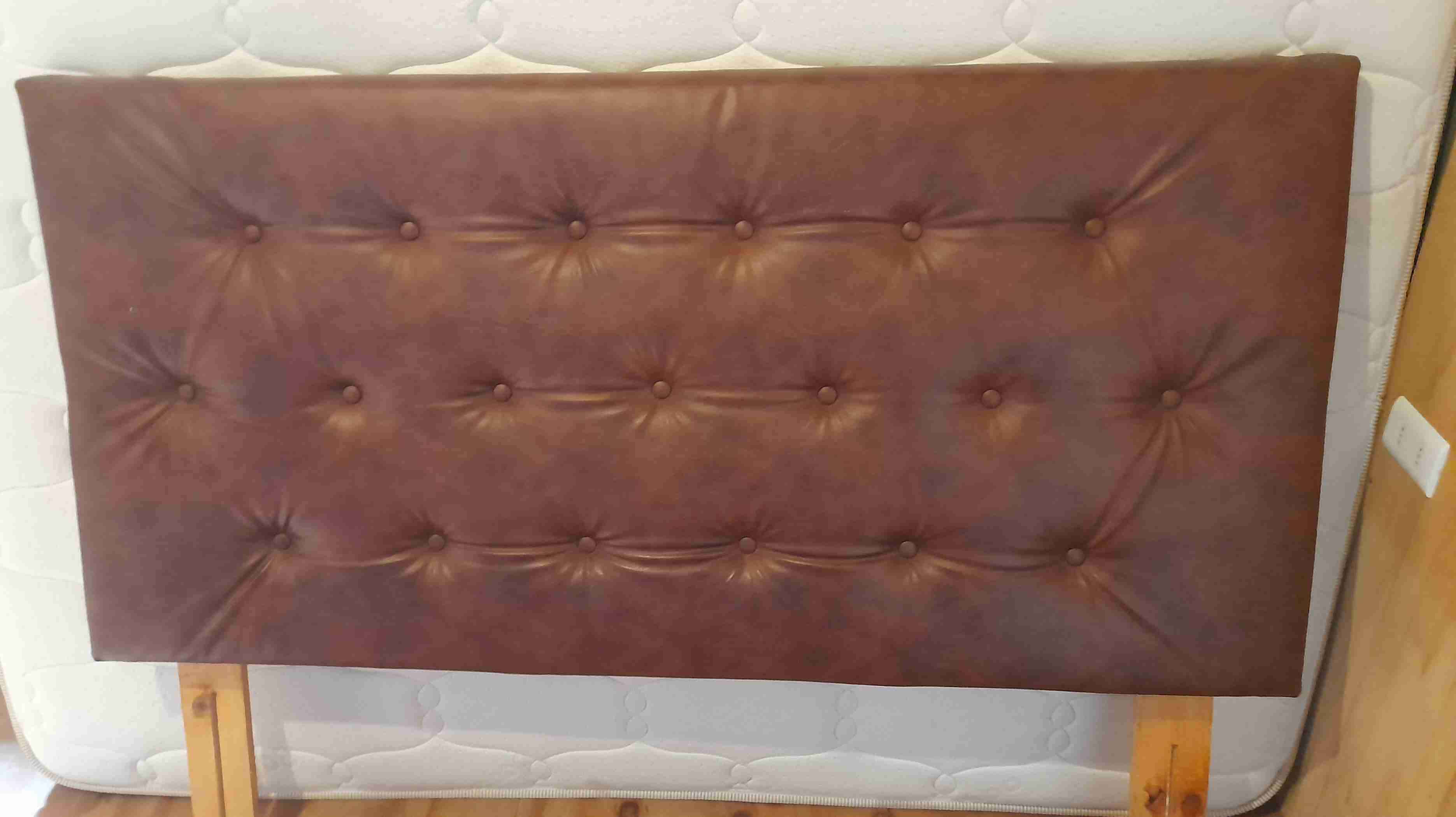 Cama estilo europeo 2 plazas con colchón y respald - miniatura 3