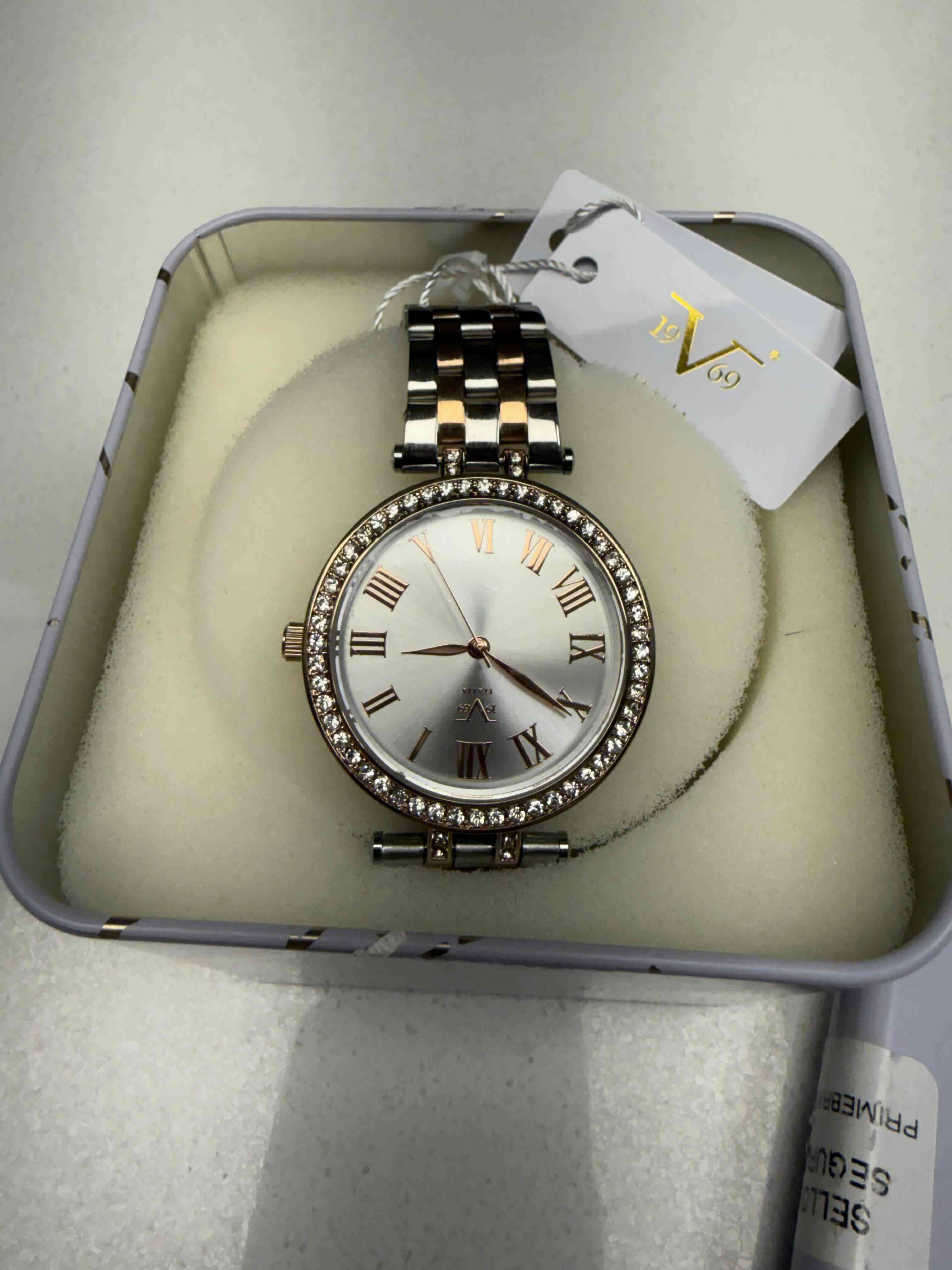 Reloj pulsera elegante con cristales by Versace - miniatura 1