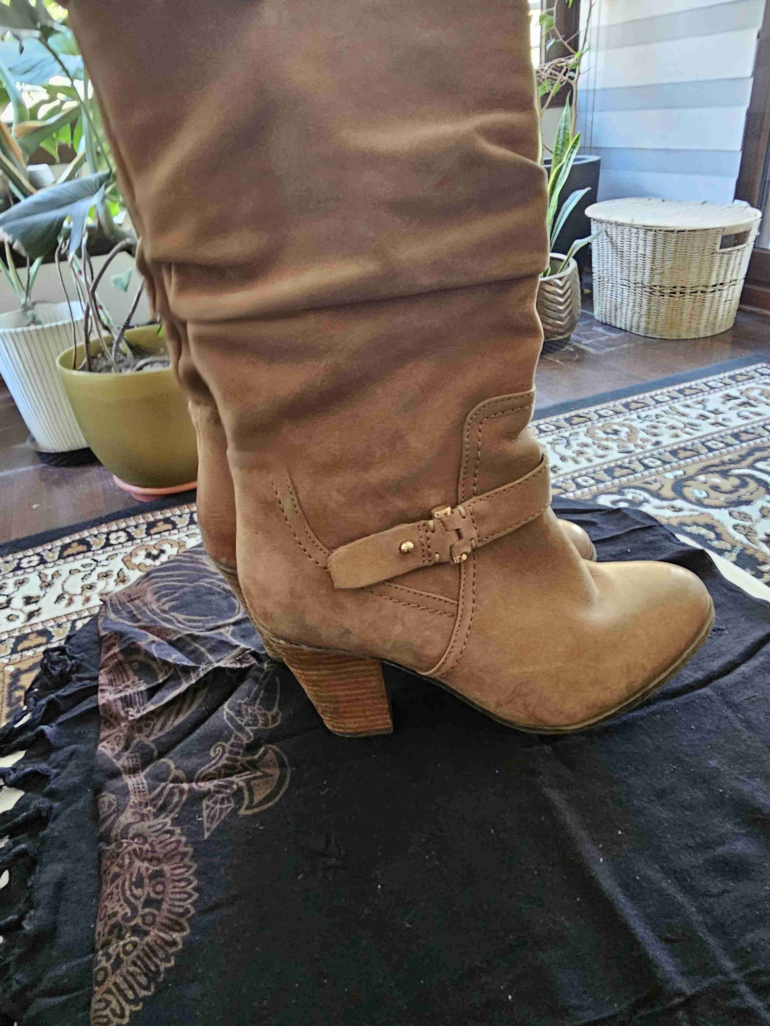 Botas beige con tacón madera - miniatura 2