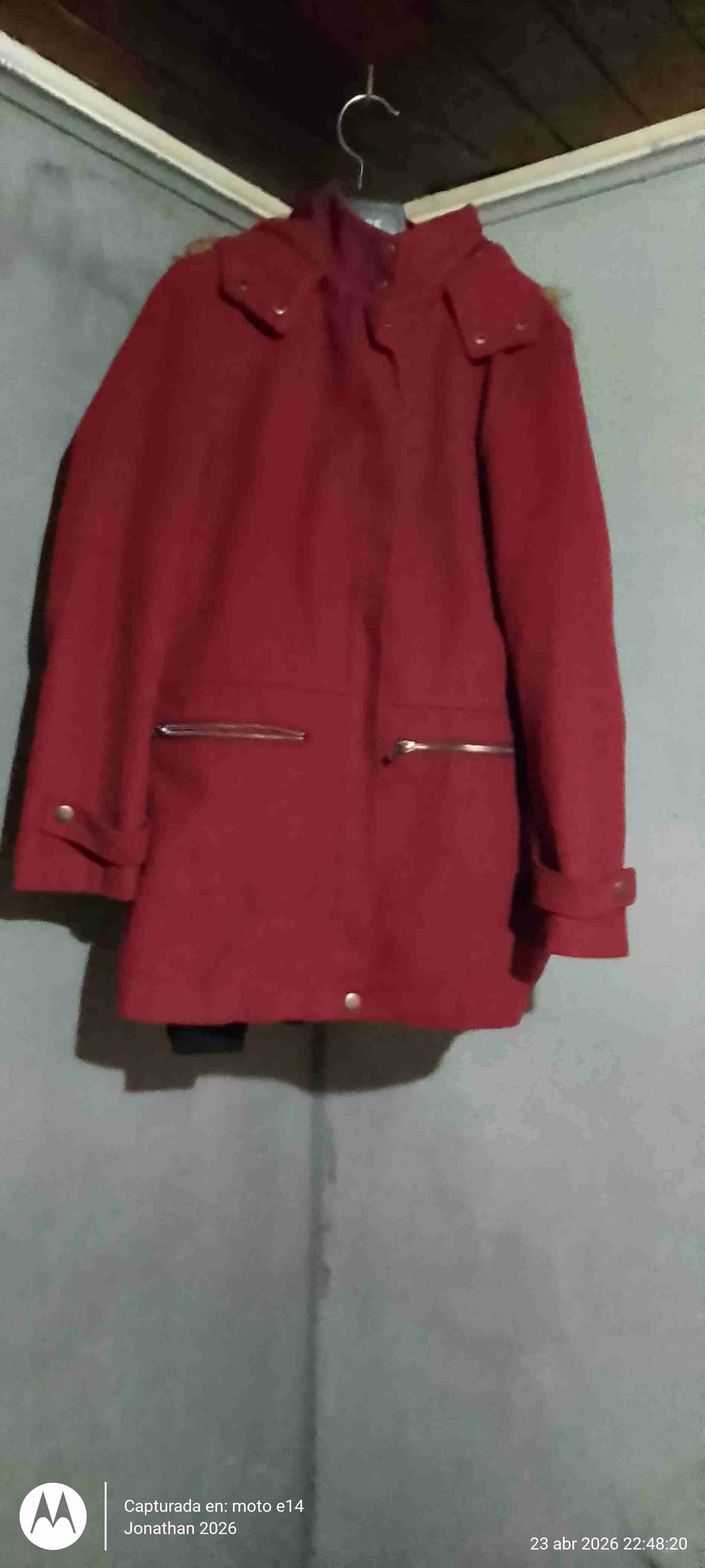 Abrigo rojo de invierno