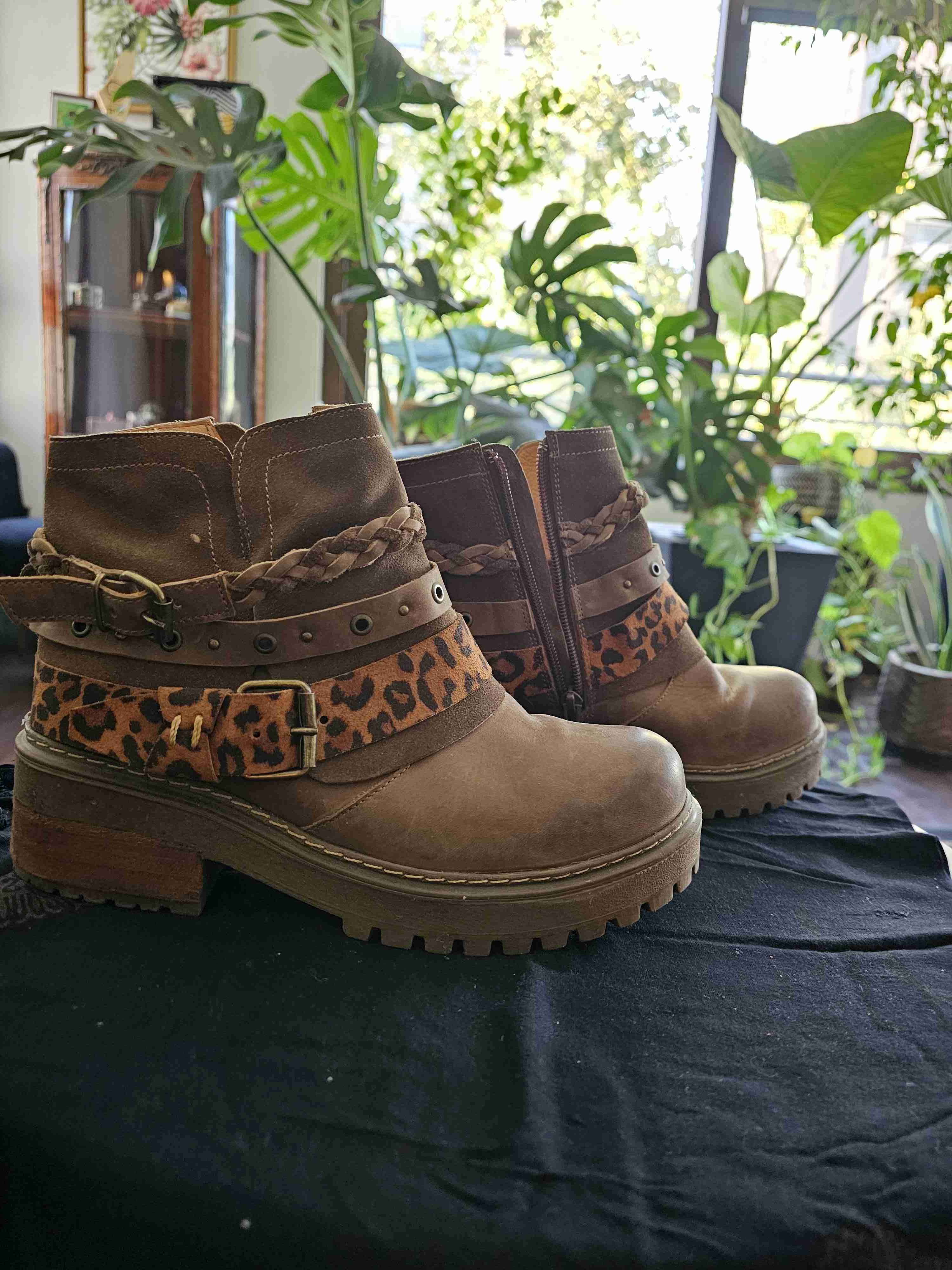 Botines marrones con diseño animal print - miniatura 1