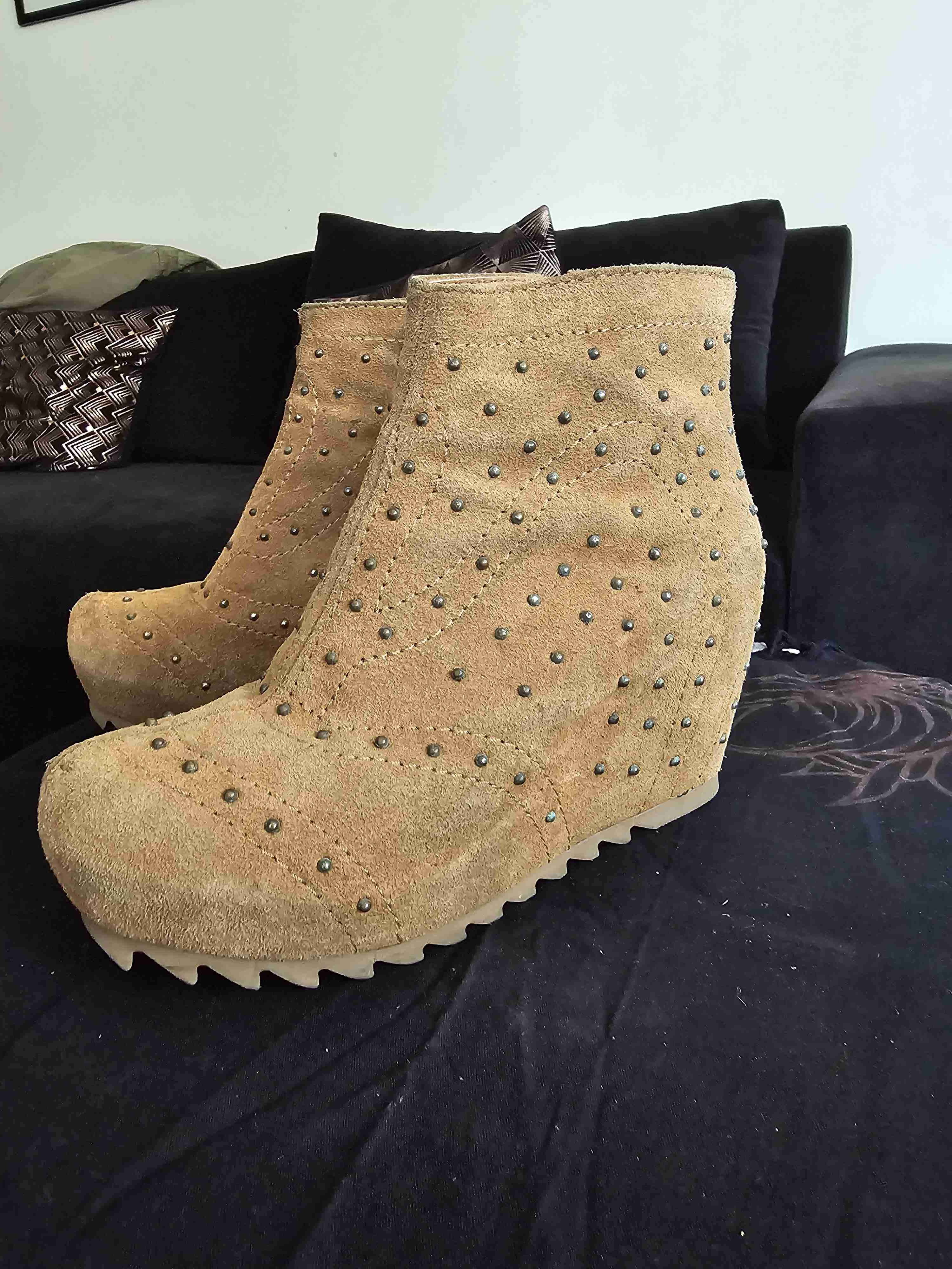 Botines camel con tachas - miniatura 2