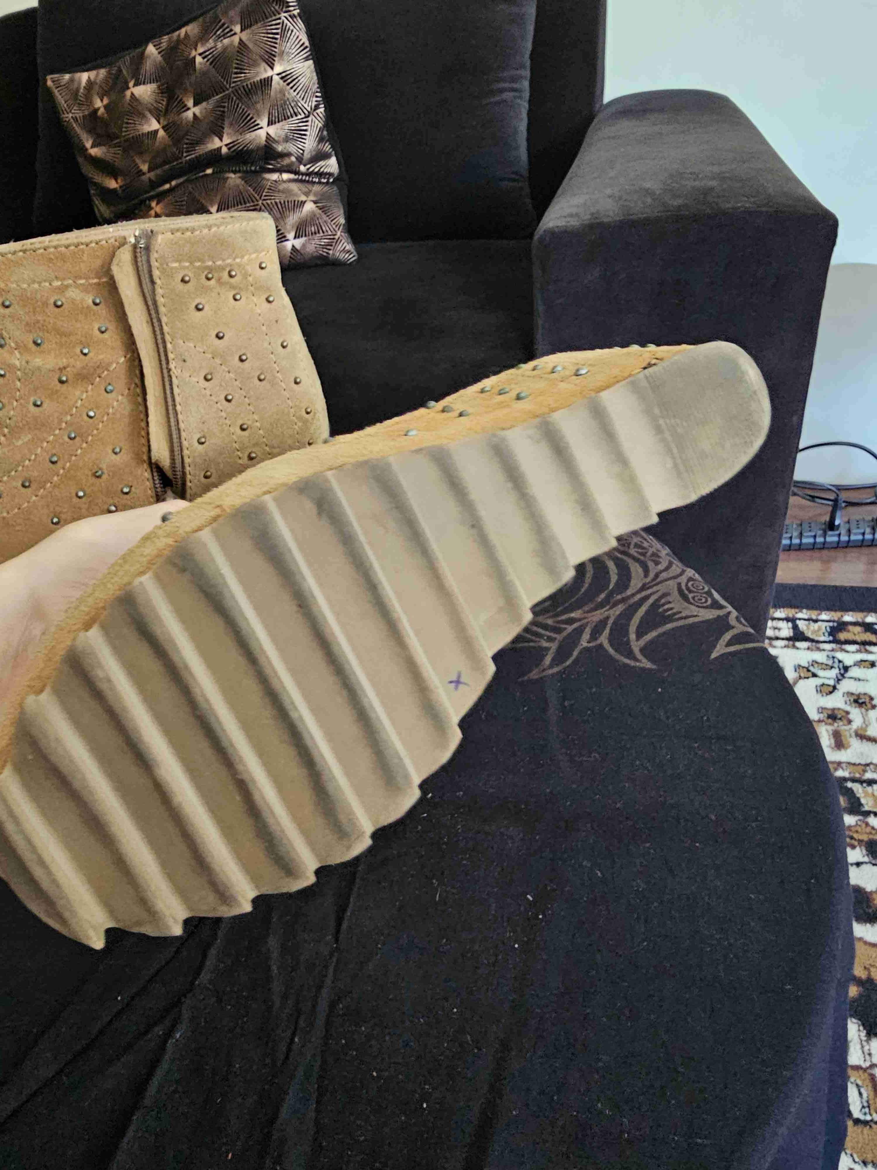 Botines camel con tachas - miniatura 3