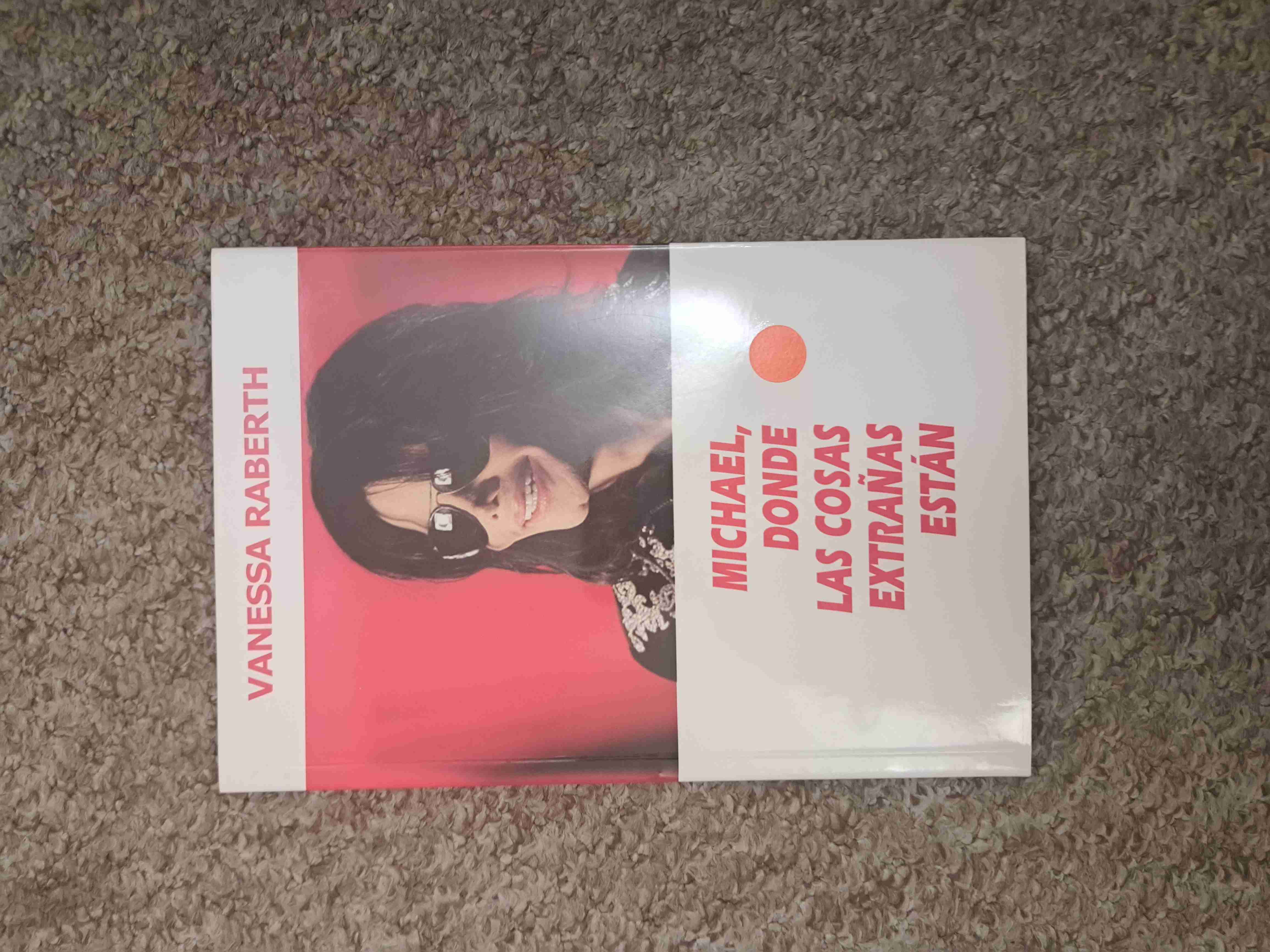 Libro Michael, Donde las Cosas Extrañas Están - miniatura 1