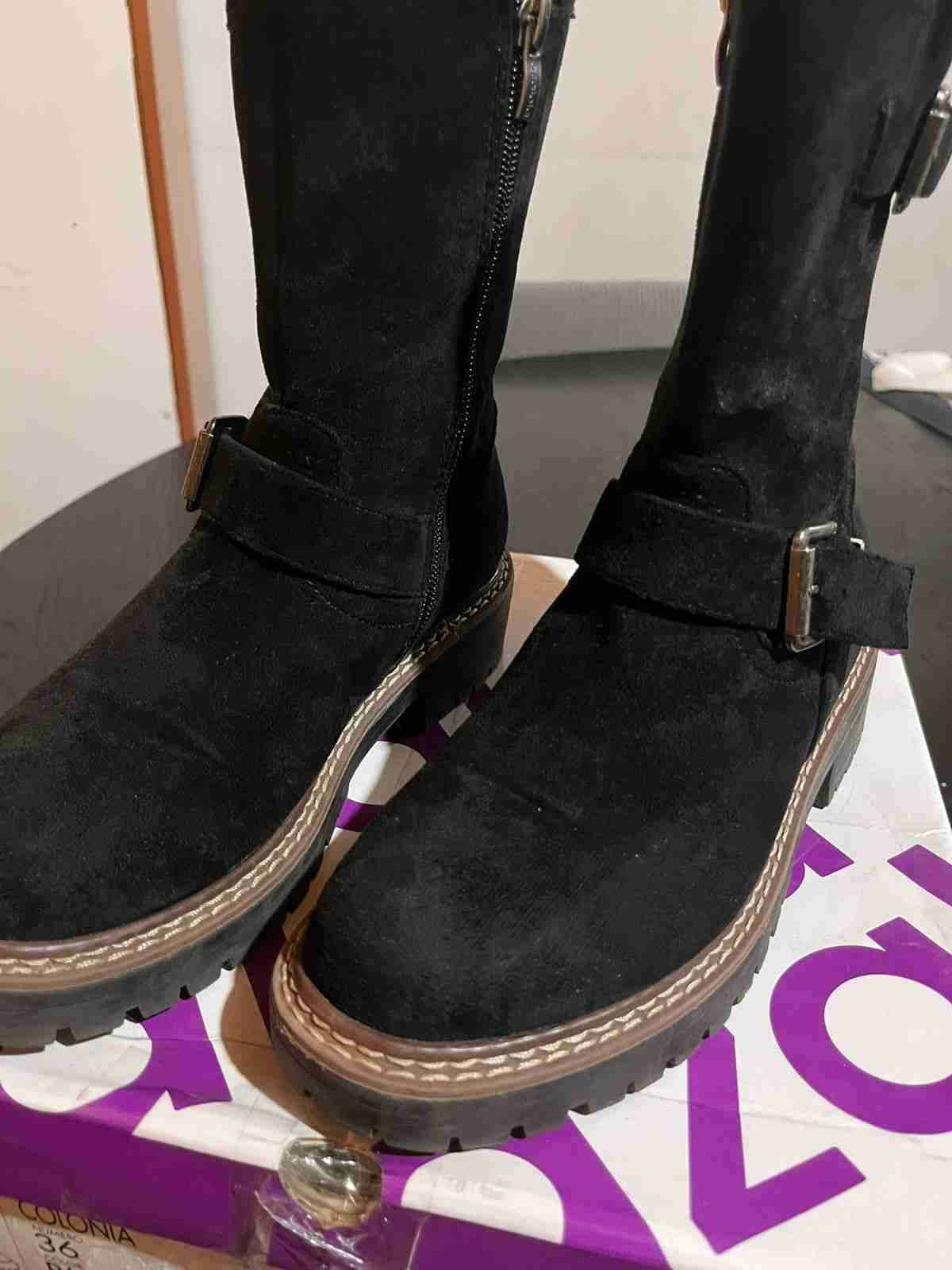 Botas negras de gamuza con hebillas - miniatura 3