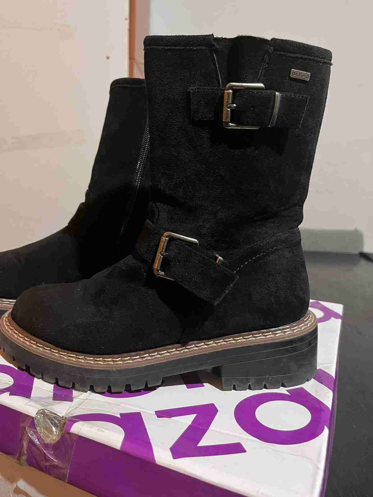 Botas negras de gamuza con hebillas - miniatura 4