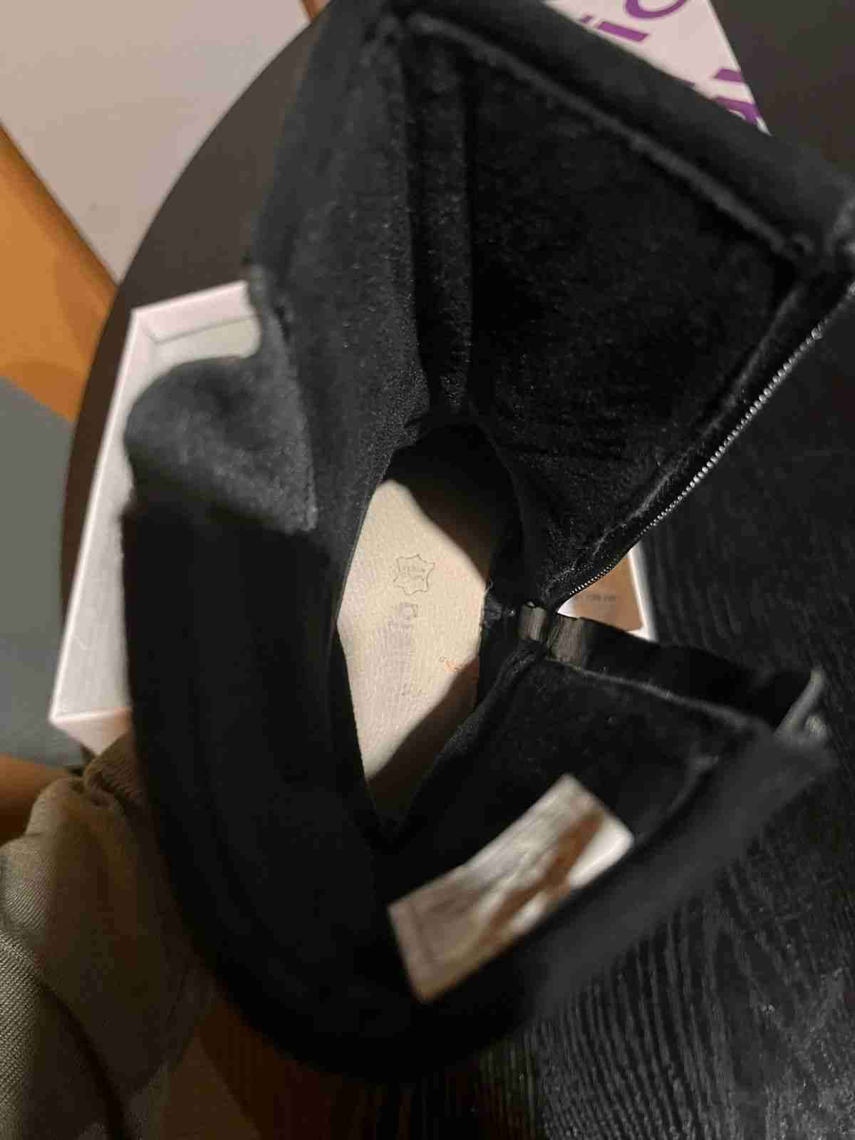 Botas negras de gamuza con hebillas - miniatura 5